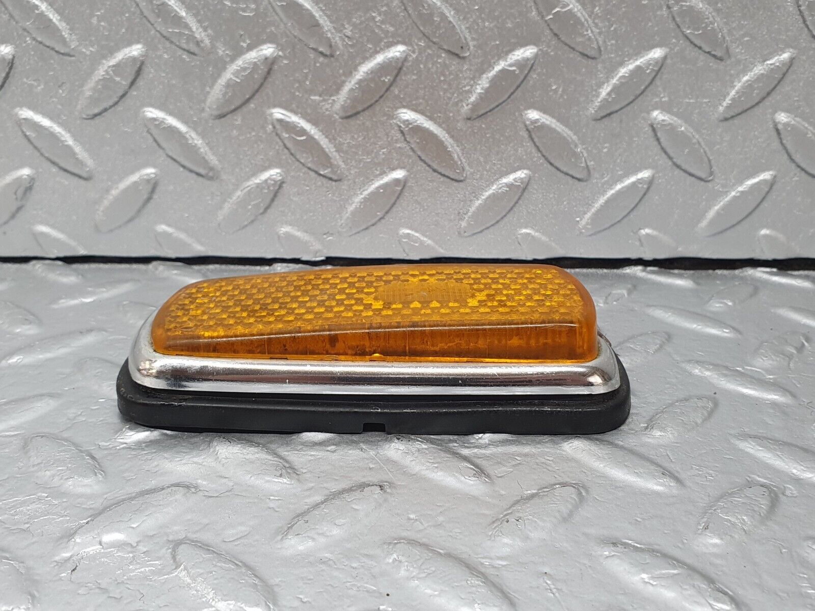 43120 Mercedes-Benz W108 280SE Front Right Side Position Light 0008260441