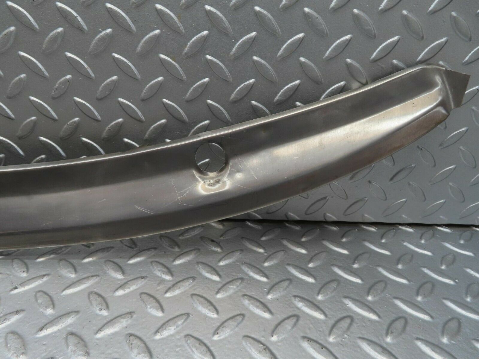 15574 Mercedes-Benz R107 450SL Windscreen Top Chrome Trim