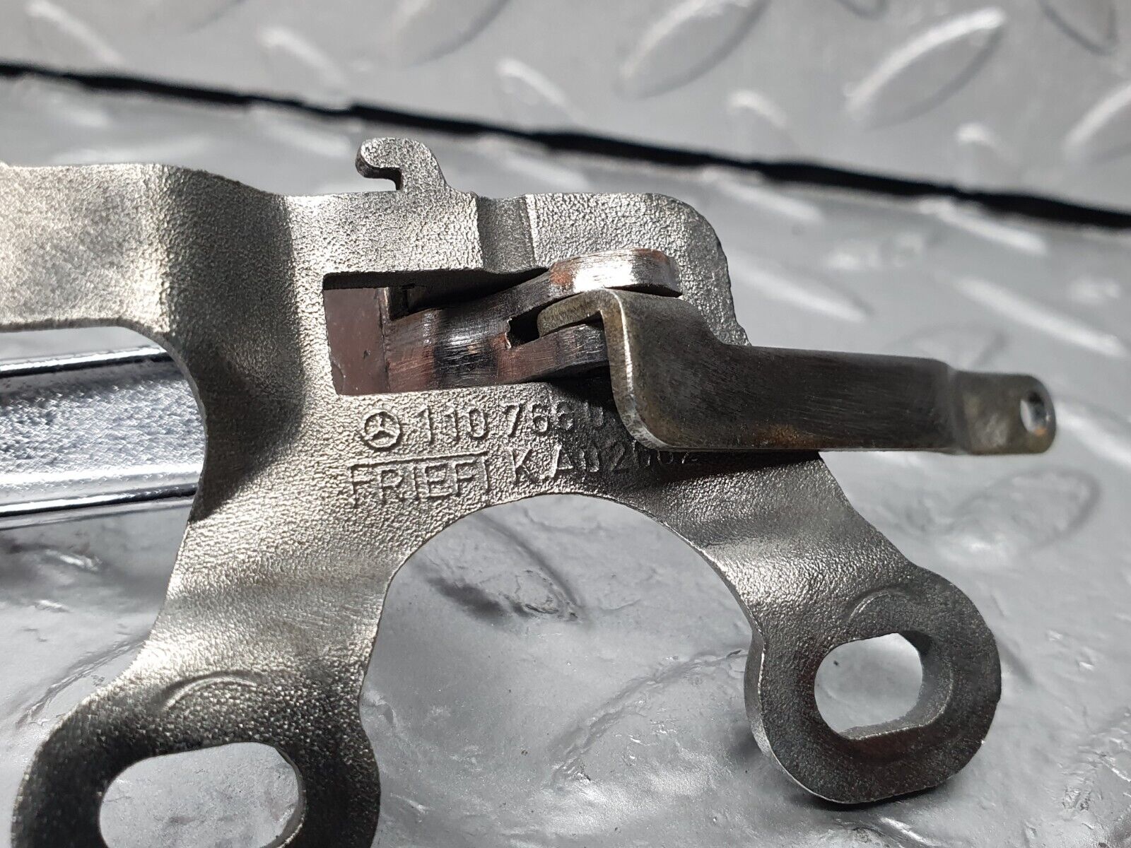 43110 Mercedes-Benz W108 280SE Front Left Interior Door Handle Chrome 1107660319