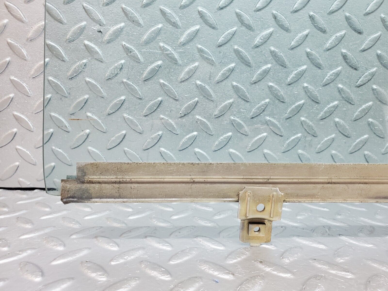 44366 Mercedes-Benz W123 280E Rear Right Door Window Glass