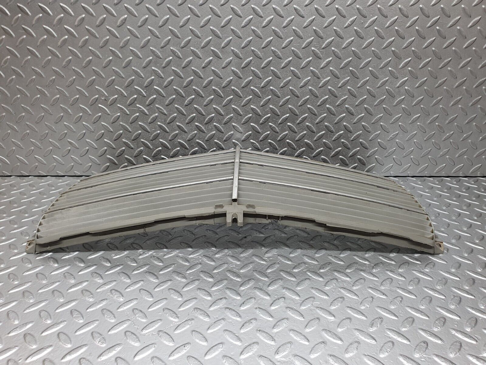 44103 Mercedes-Benz C123 230CE Coupe Bonnet Grill