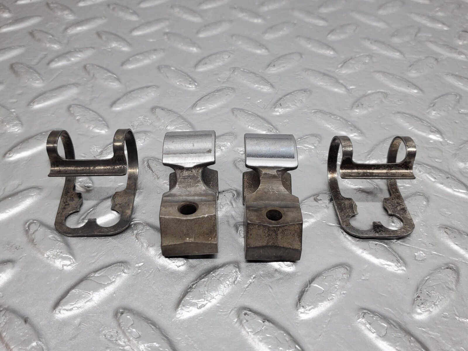 45476 Mercedes-Benz 280E M110.988 Valve Rocker Arm With Retaining Spring