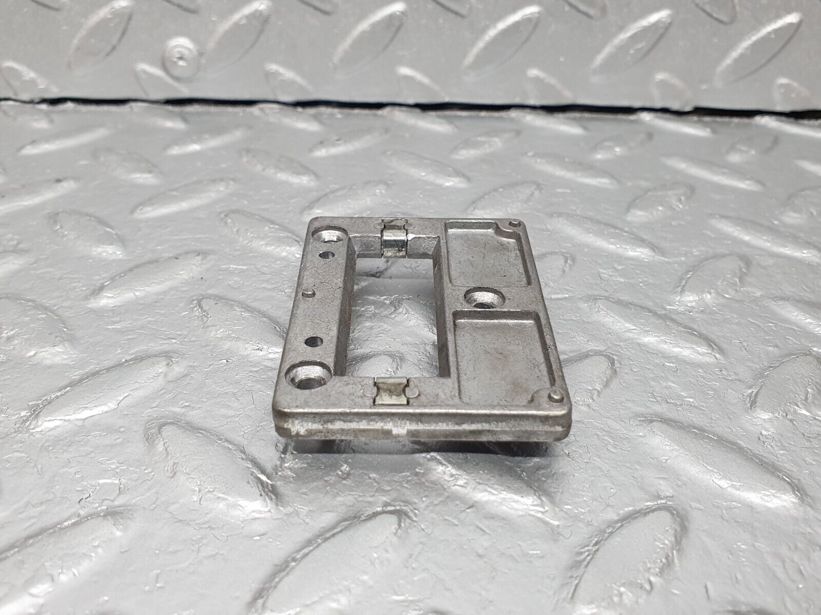 41667 Mercedes-Benz W124 200E Rear View Mirror Bracket