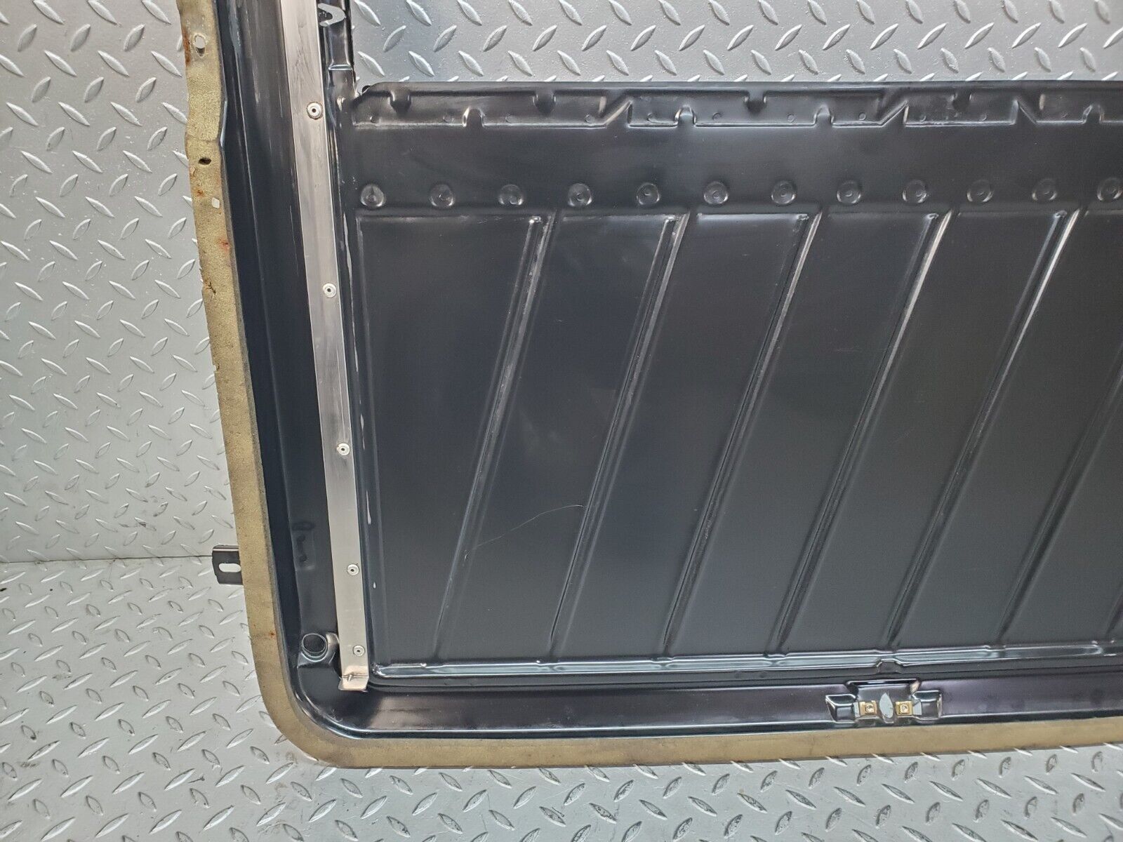 45994 Mercedes-Benz W126 420SE Power Sunroof Frame