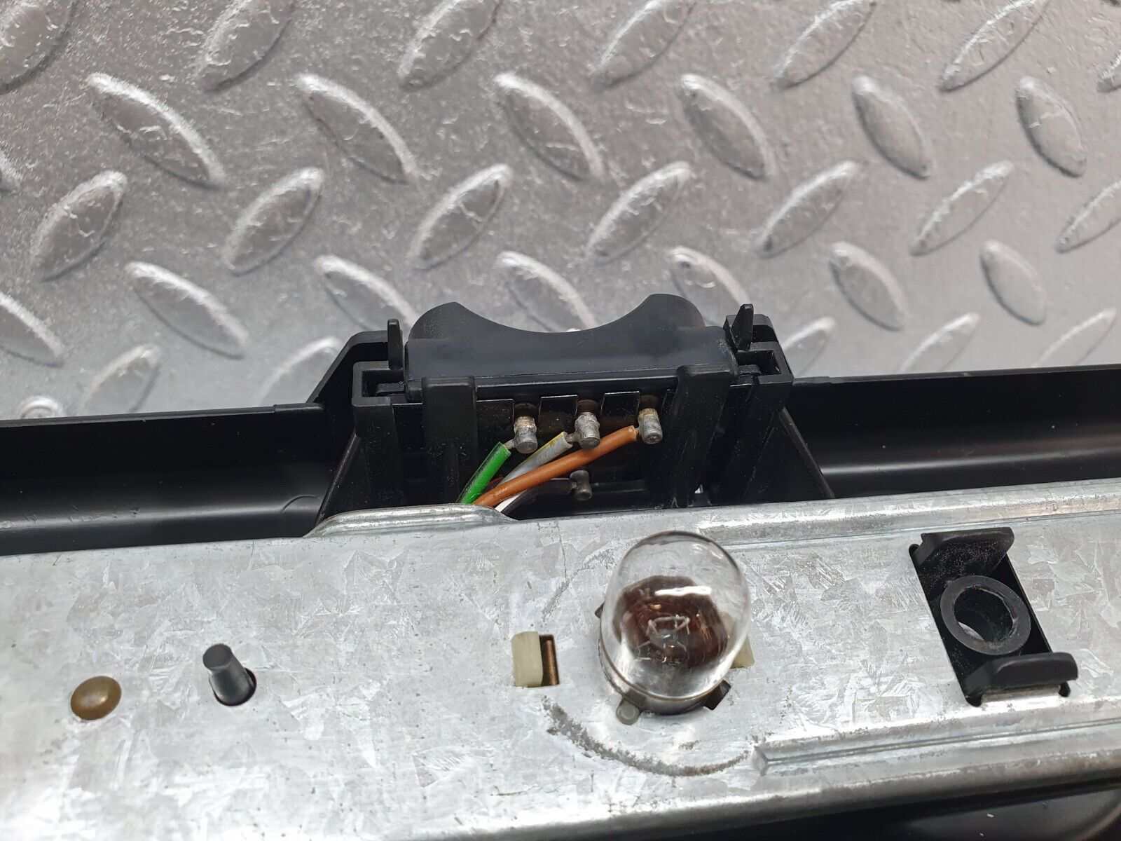 44129 Mercedes-Benz C123 230CE Coupe Tail Light Bulb Holder Left Side 22064L