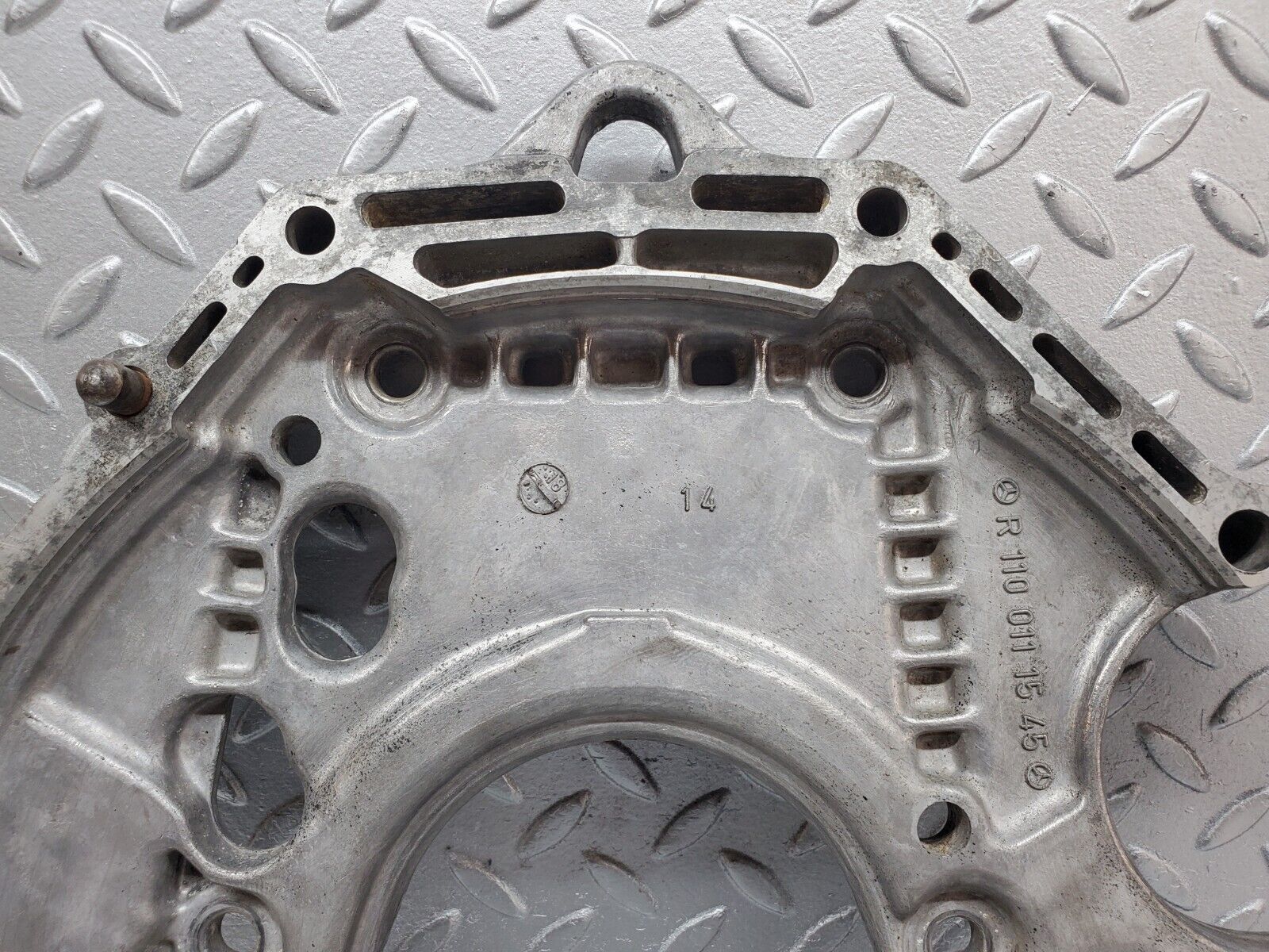 44518 Mercedes-Benz W123 280E Gearbox Flange 1100111545