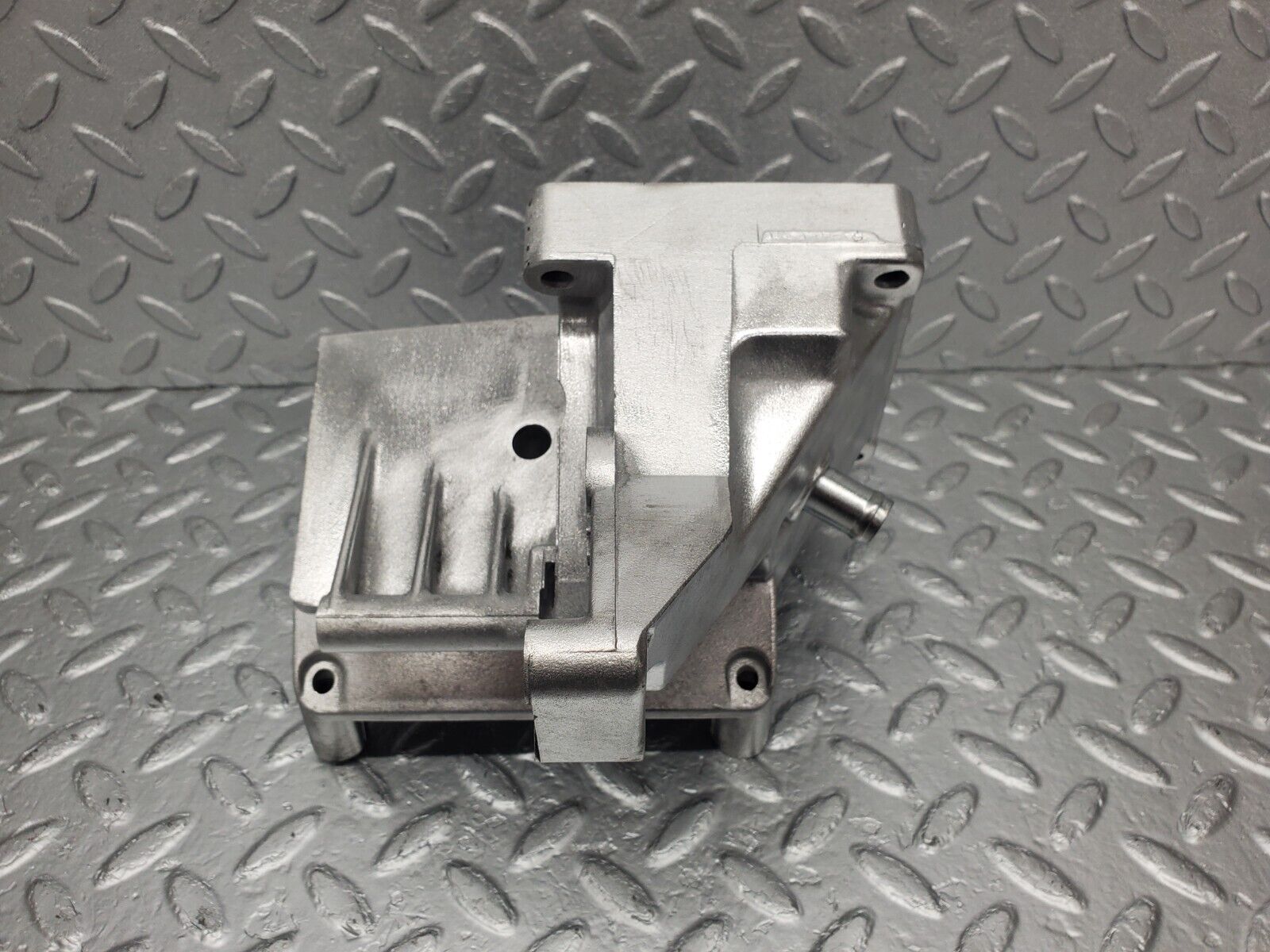 46162 Mercedes-Benz W124 280E Power Steering Pump Bracket 1031310935