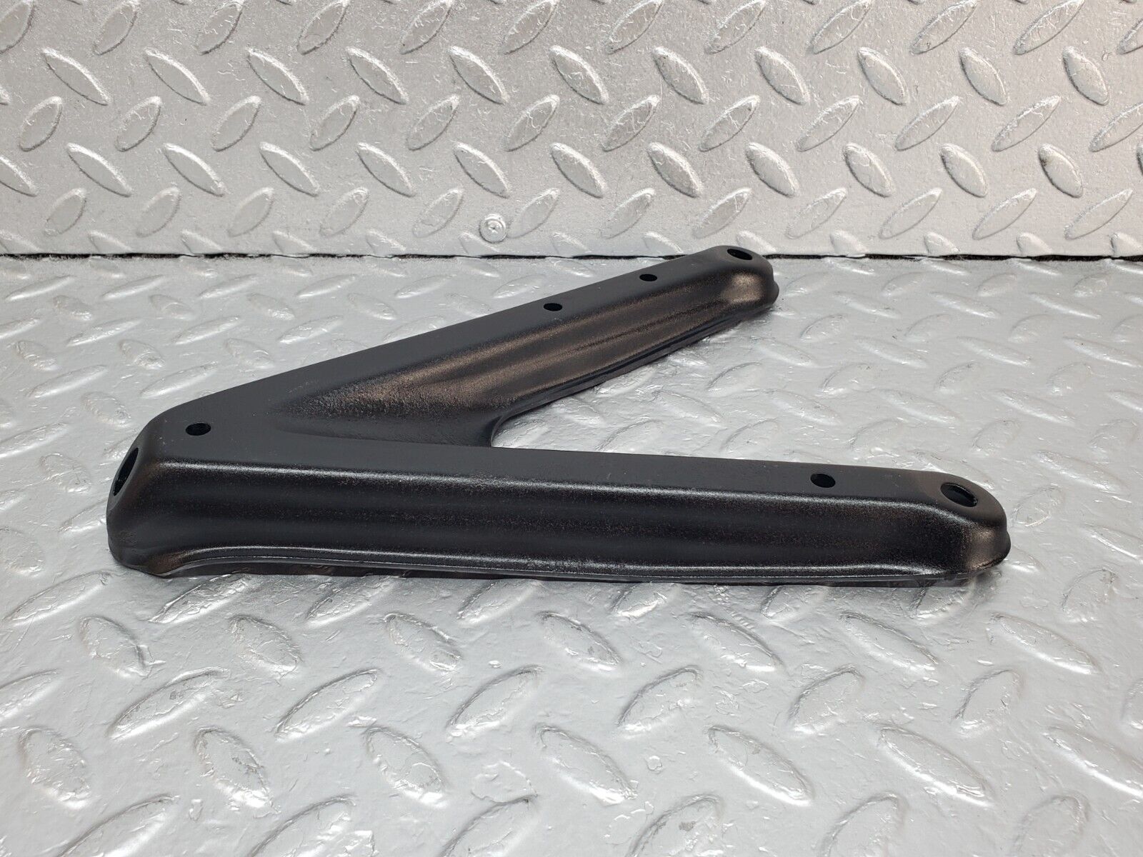 44810 Mercedes-Benz W124 220E Air Intake Manifold Bracket