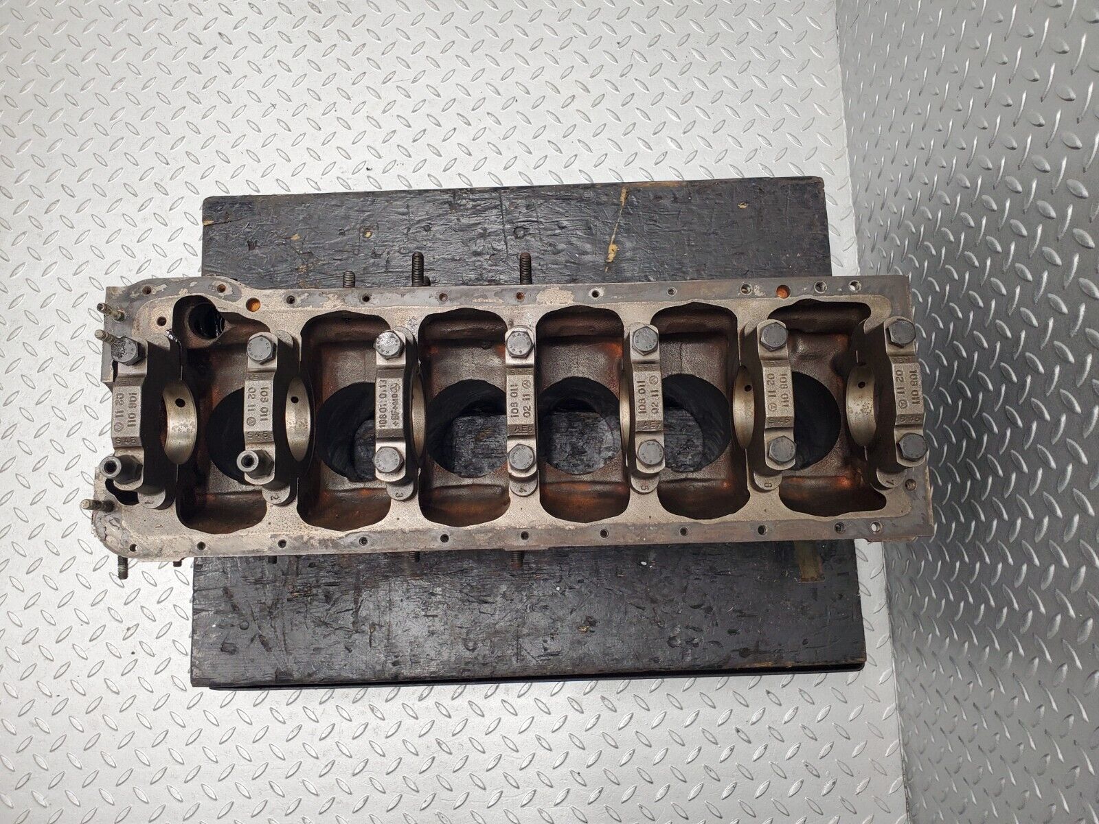 46734 Mercedes-Benz C123 280CE Coupe Engine Block 110.988 1100111101