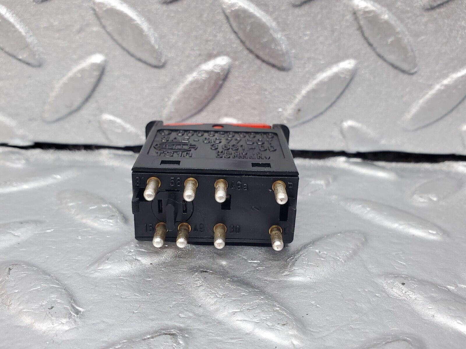 45664 Mercedes-Benz W126 420SE Hazard Warning Light Switch 0008209010