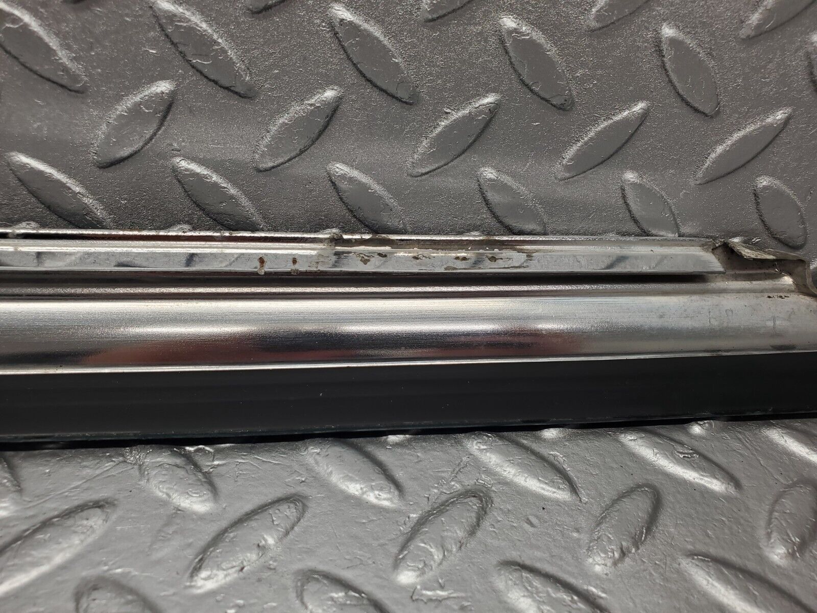 46431 Mercedes-Benz C123 280CE Coupe Left Door Chrome Moulding Trim