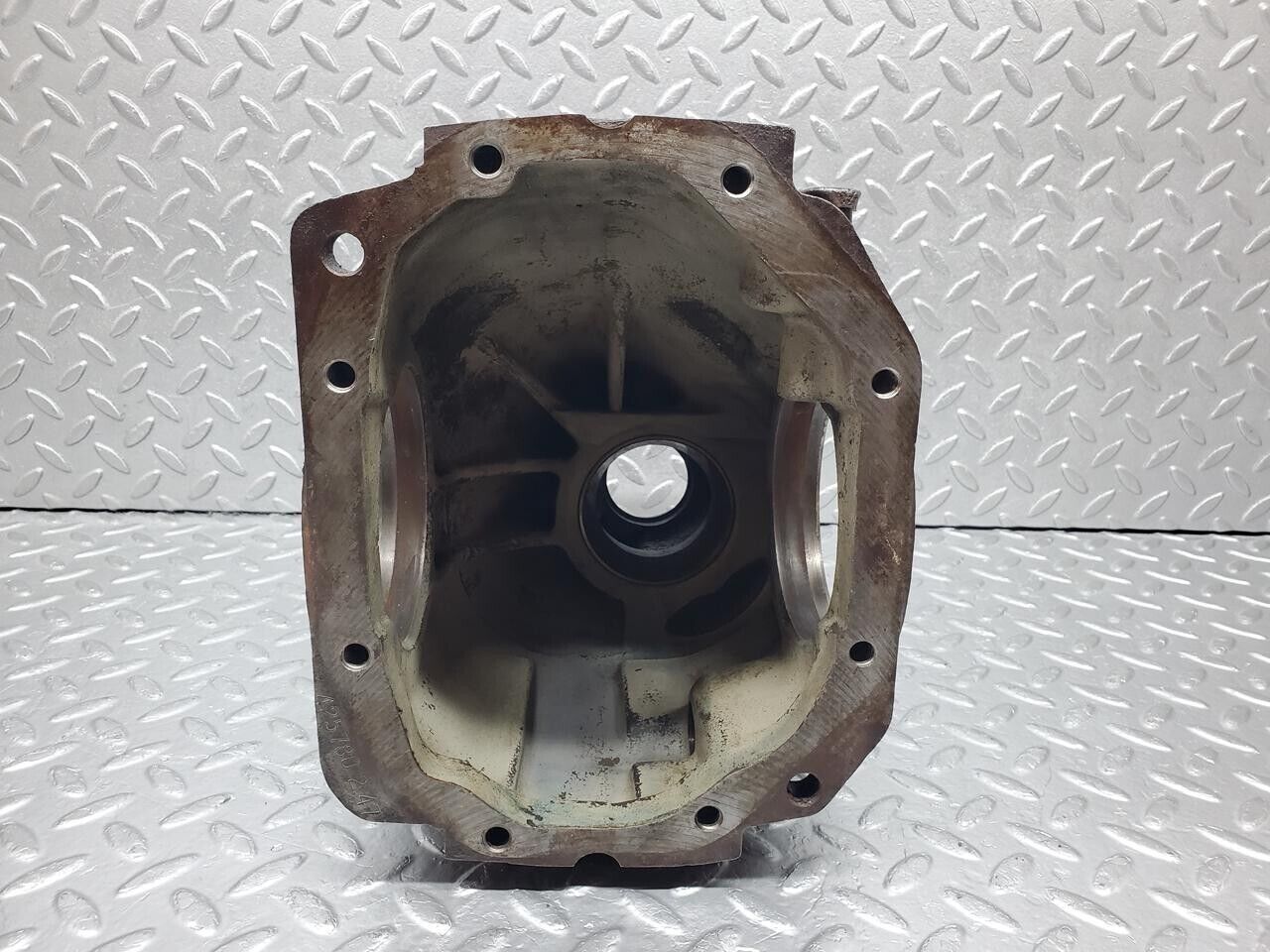34670 Mercedes-Benz C126 380SEC Coupe Rear Differential Housing 1263511101