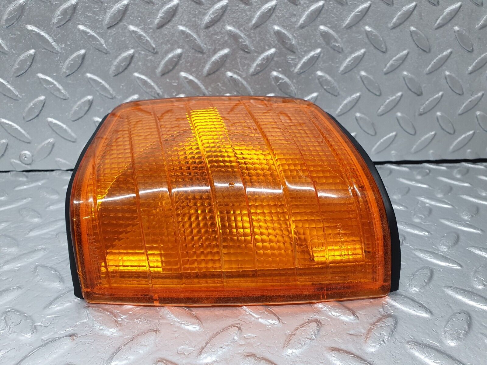 42784 Mercedes-Benz W201 190 2.0L Indicator Light Front Left Bosch 1305232911