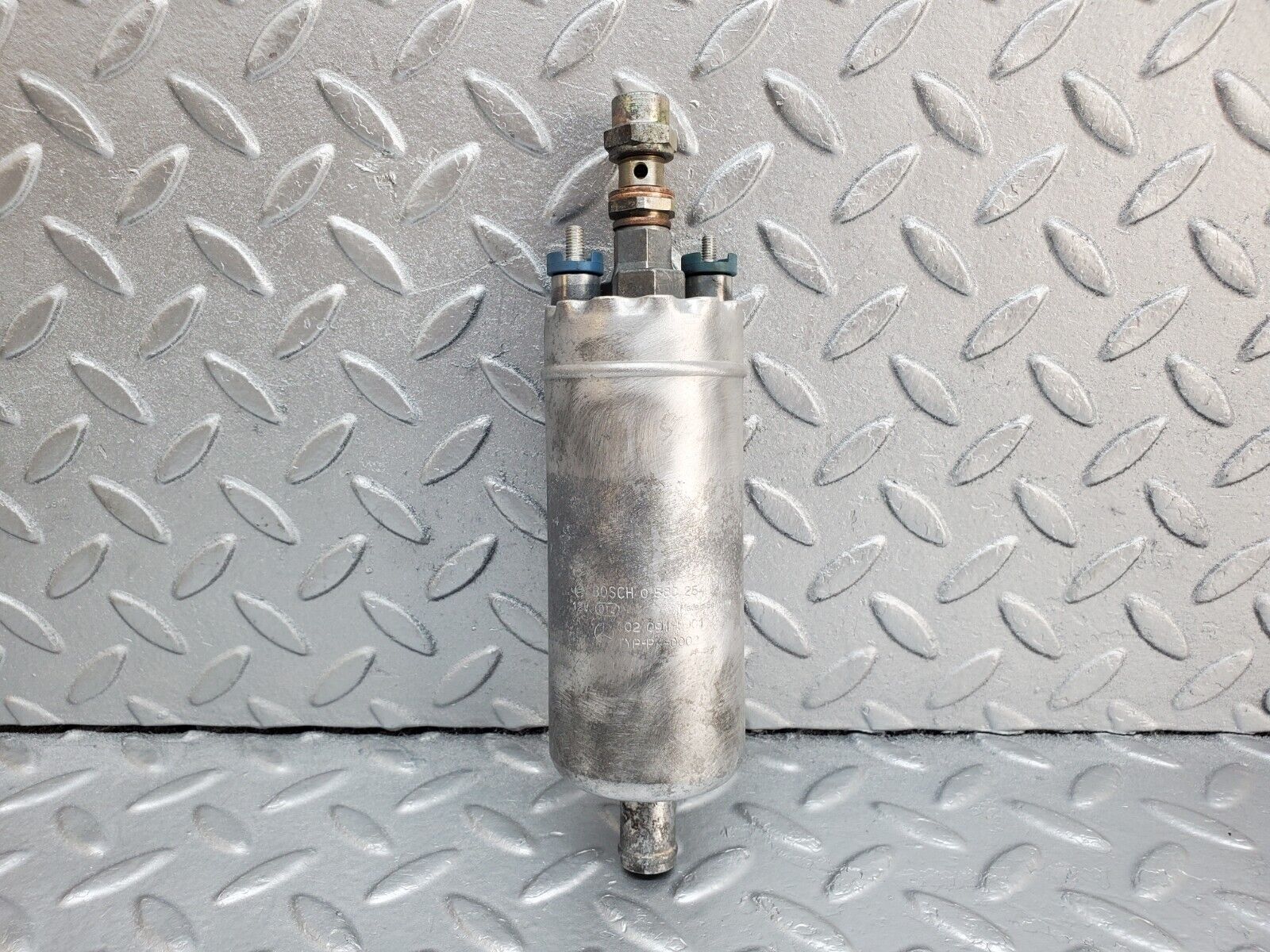 44672 Mercedes-Benz W124 220E Fuel Pump Bosch 0580254950 0020915901