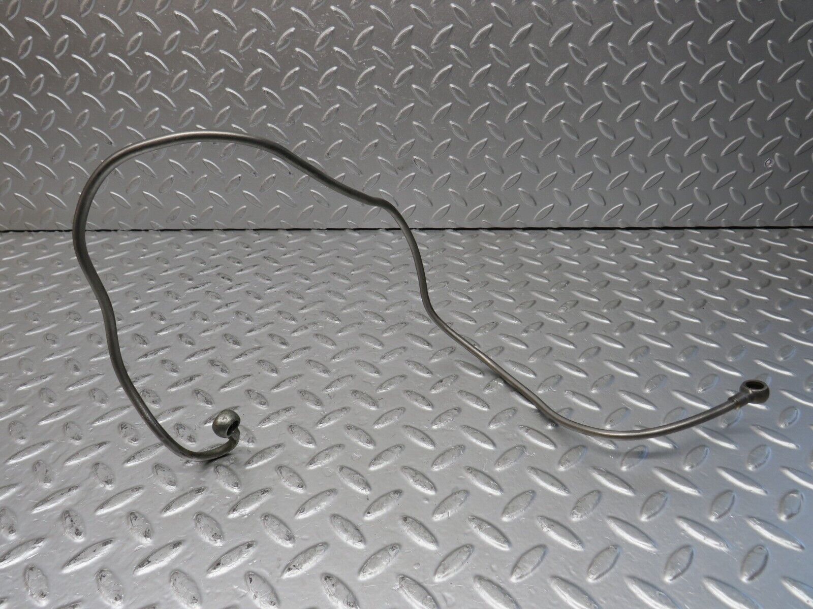 32879 Mercedes-Benz C107 R107 350 V8 Oil Pressure Hose Pipe