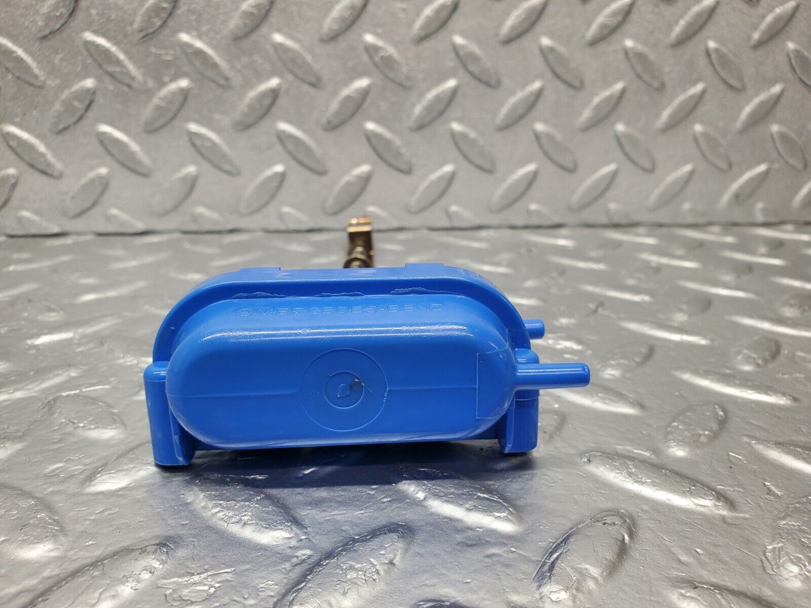 46473 Mercedes-Benz C123 280CE Coupe Trunk Lock Vacuum Actuator