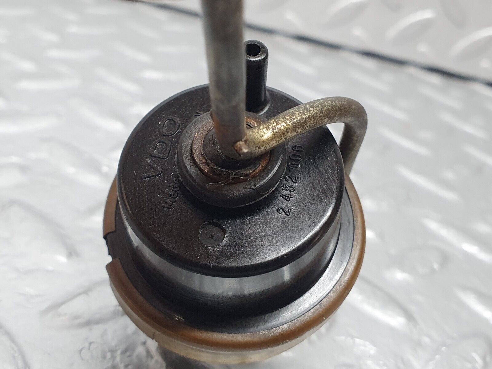 43126 Mercedes-Benz W108 280SE Fuel Tank Flap Cap Vacuum Actuator