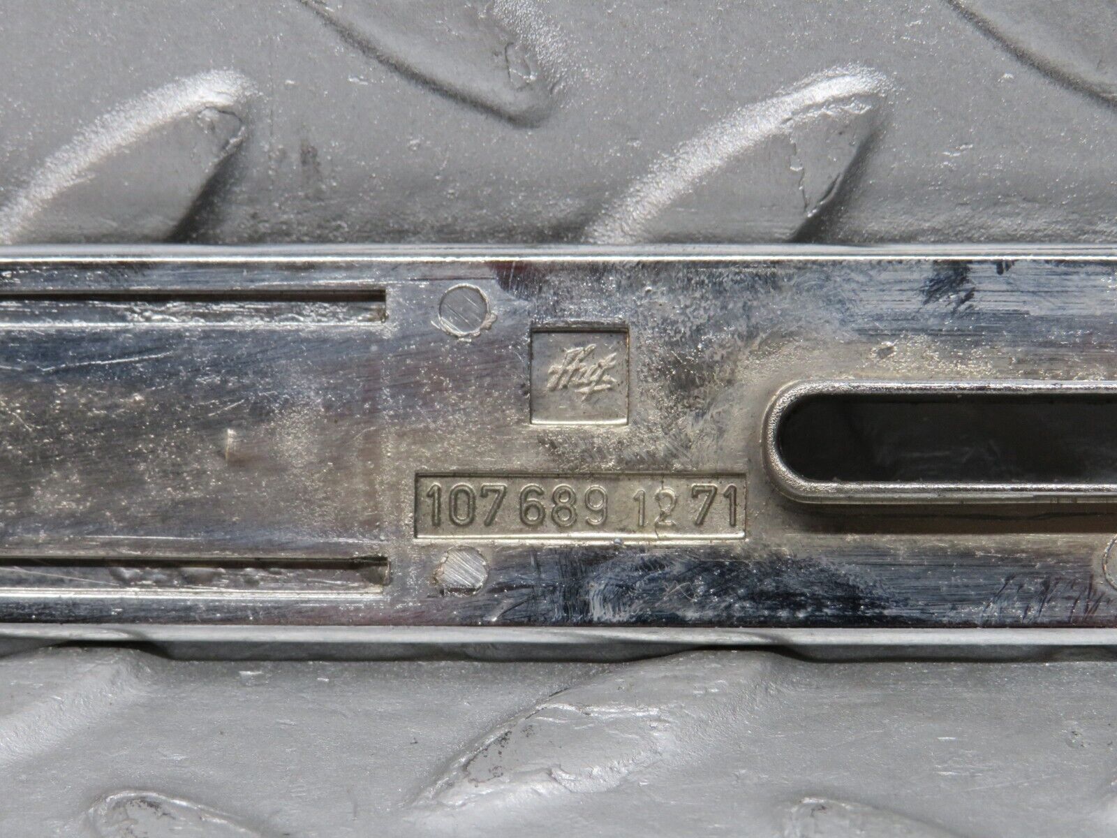 39197 Mercedes-Benz R107 500SL Dashboard Centre Trim 1076891271