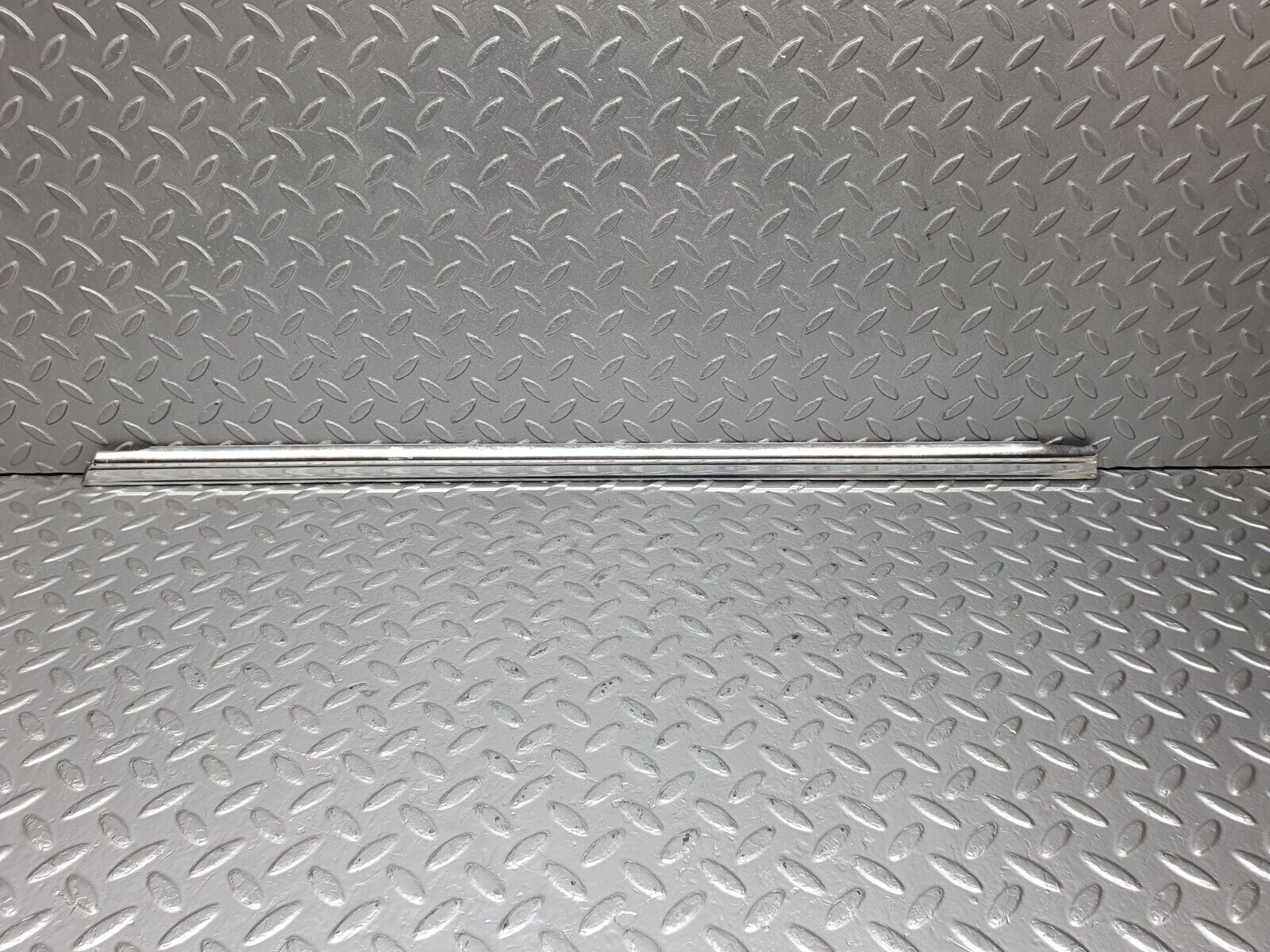 43463 Mercedes-Benz W108 280SE Front Left Door Window Chrome Trim