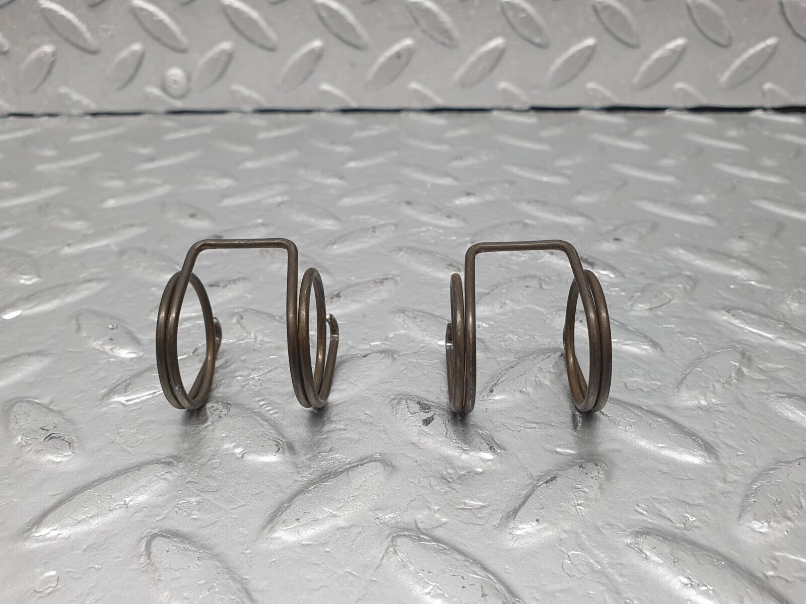 43360 Mercedes-Benz W108 280SE Valve Rocker Arm With Retaining Spring