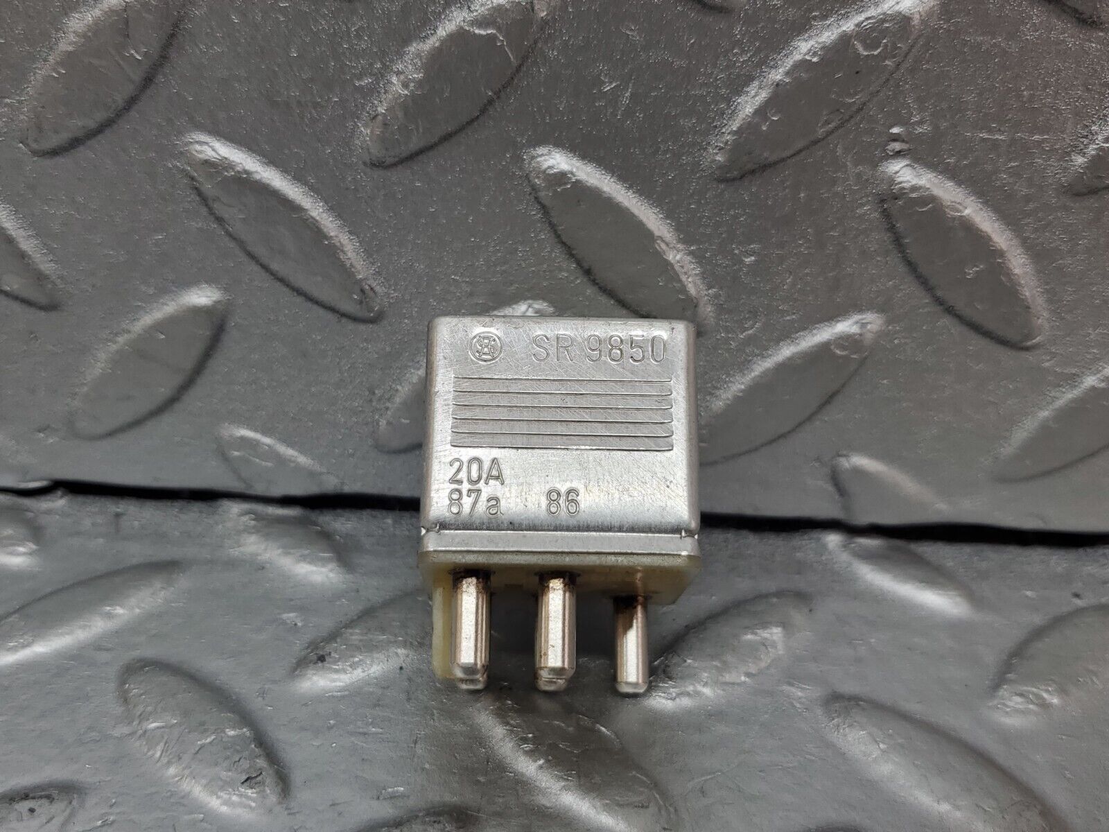 44360 Mercedes-Benz W123 280E Multi Purpose Relay 0015420219