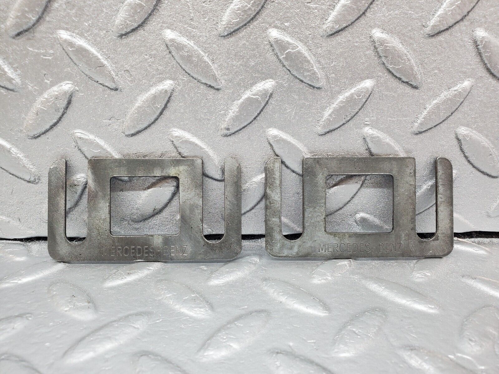 45631 Mercedes-Benz W126 420SE Right Door Lock Latch