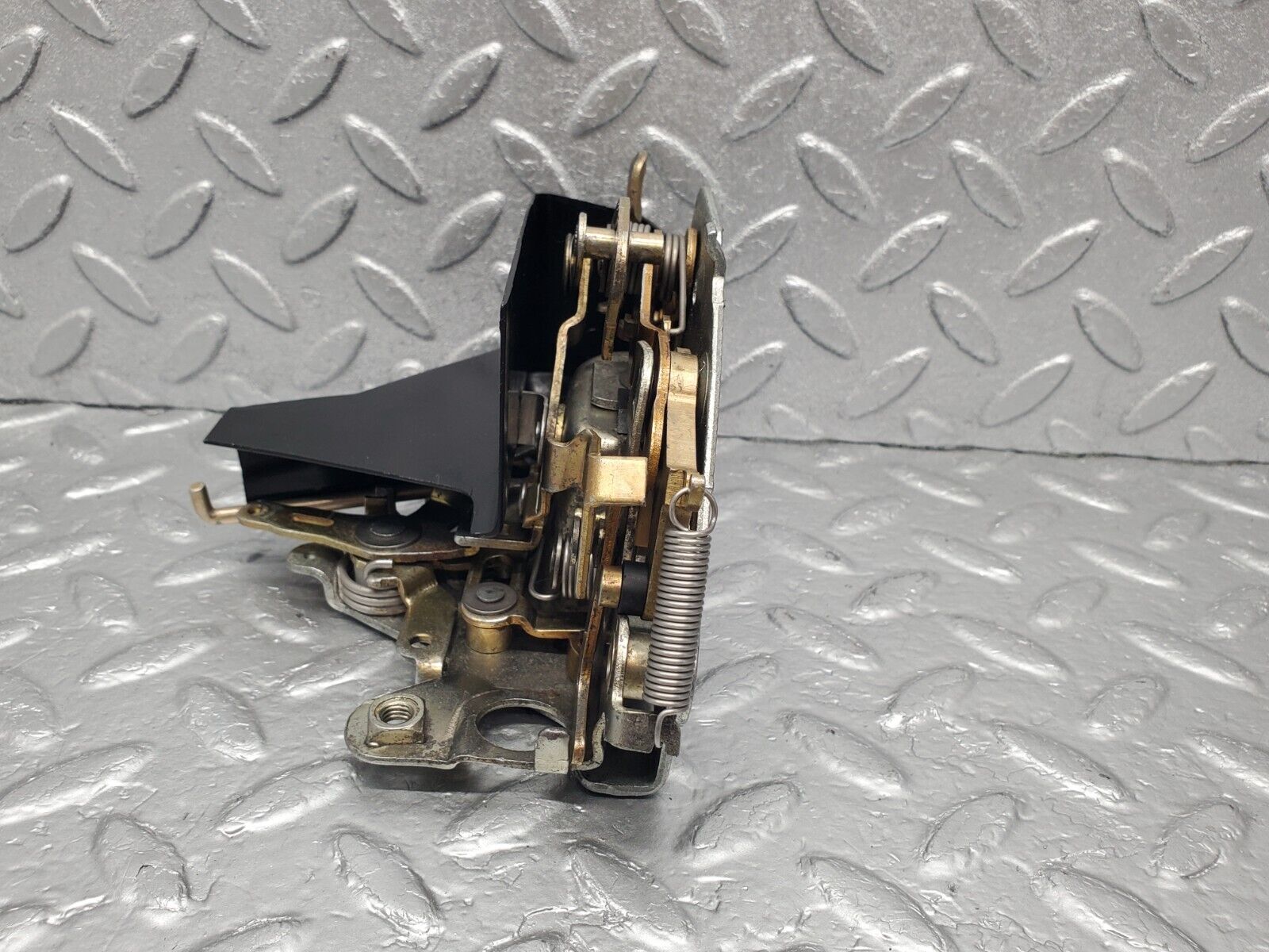 46383 Mercedes-Benz C123 280CE Coupe Left Door Lock Mechanism 1237230308