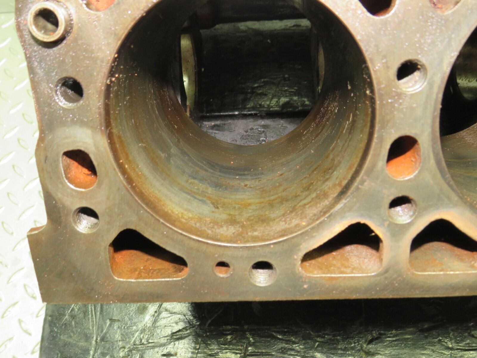 32967 Mercedes-Benz C107 R107 350 V8 Engine Block M116.982 1160110601