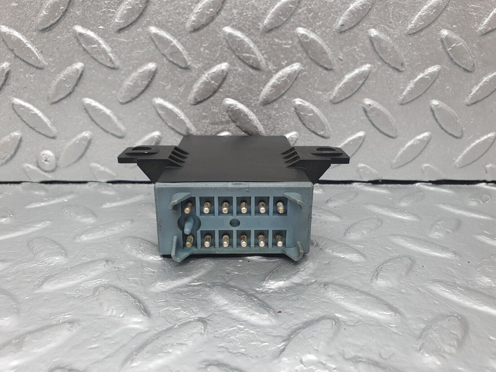 43522 Mercedes-Benz C126 380SEC Coupe Seat Belt Presenter Relay 0008200497