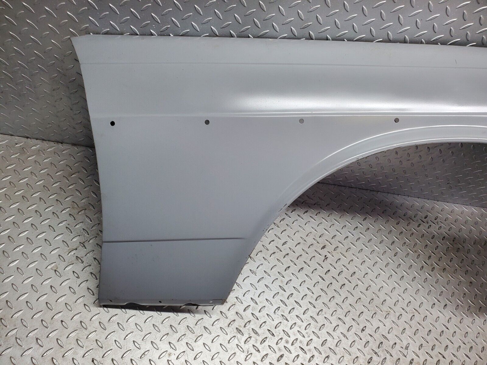 44444 Mercedes-Benz W123 280E Front Right Wing Fender