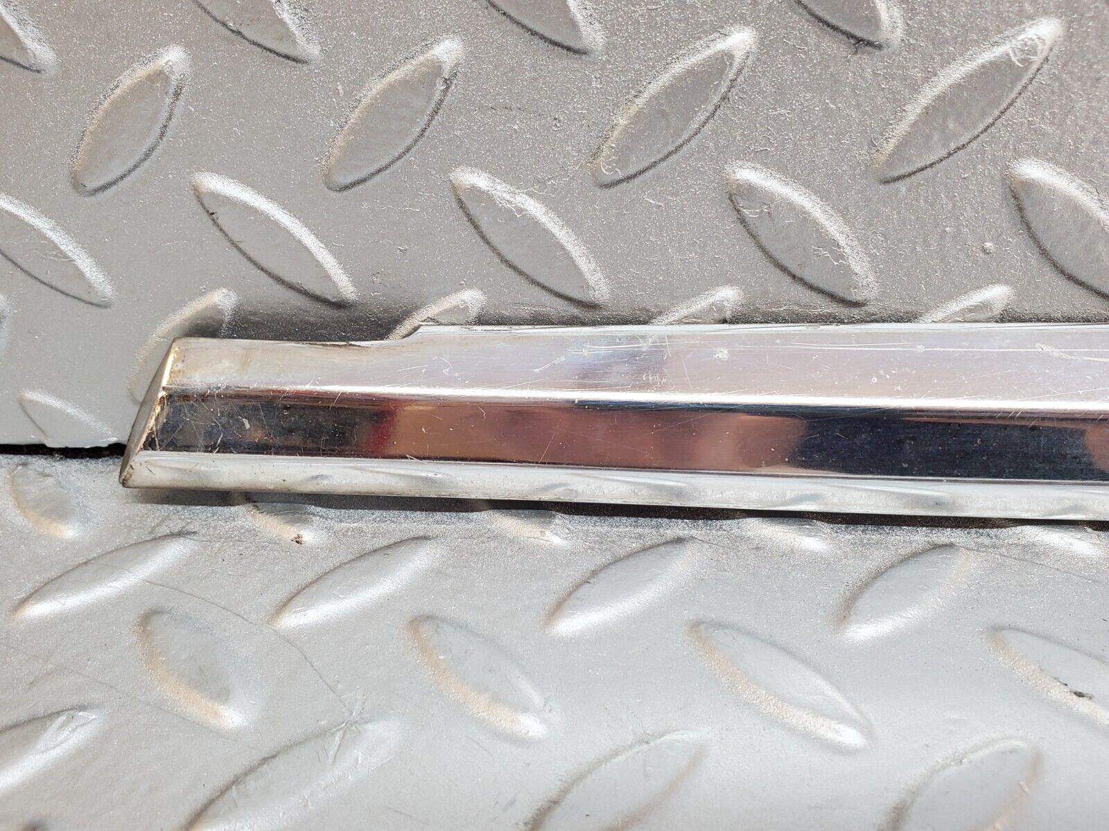 45810 Mercedes-Benz W126 420SE Rear Right Door Chrome Moulding Trim