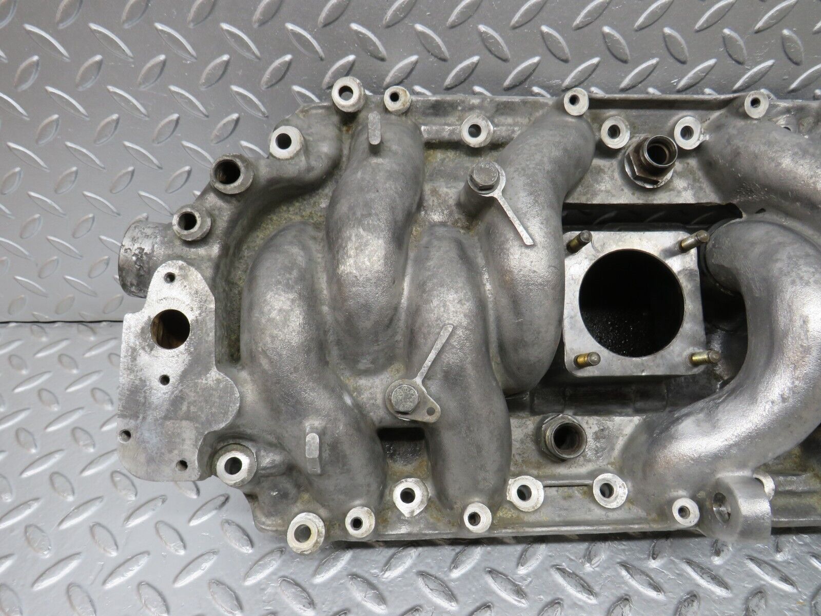 32814 Mercedes-Benz C107 R107 350 V8 Air Intake Manifold 1161412501