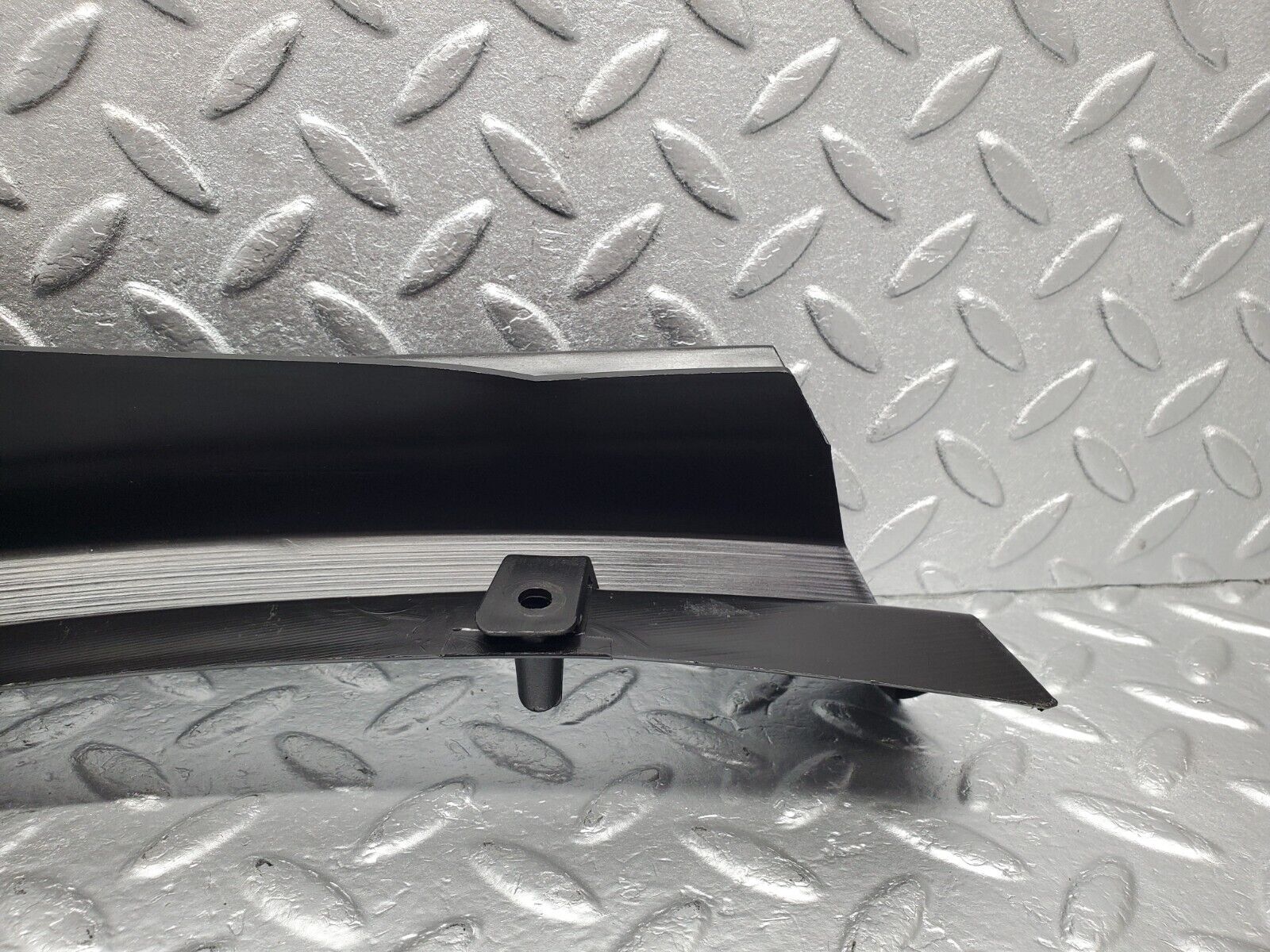 46891 Mercedes-Benz R129 320SL Coupe Windscreen Drain Channel Right Side 1298310636