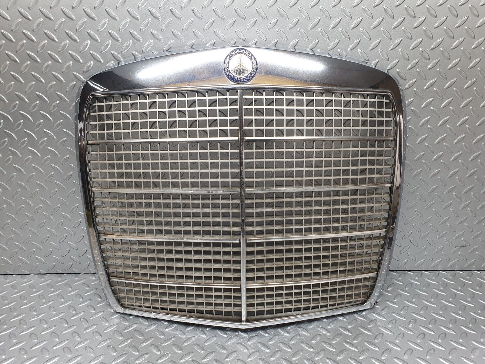 43398 Mercedes-Benz W108 280SE Bonnet Grill Chrome