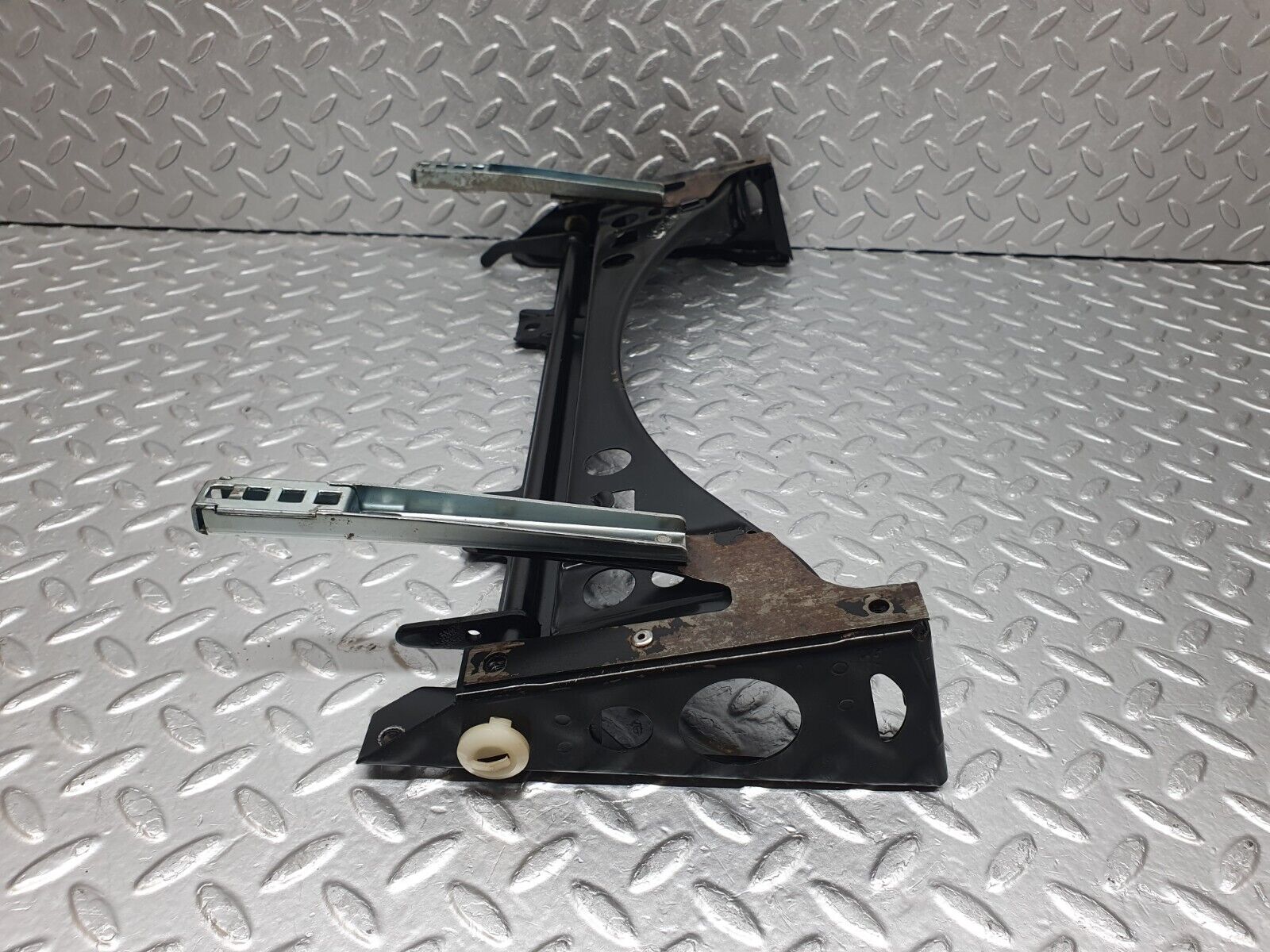 43948 Mercedes-Benz C123 230CE Coupe Front Right Seat Sliding Mechanism