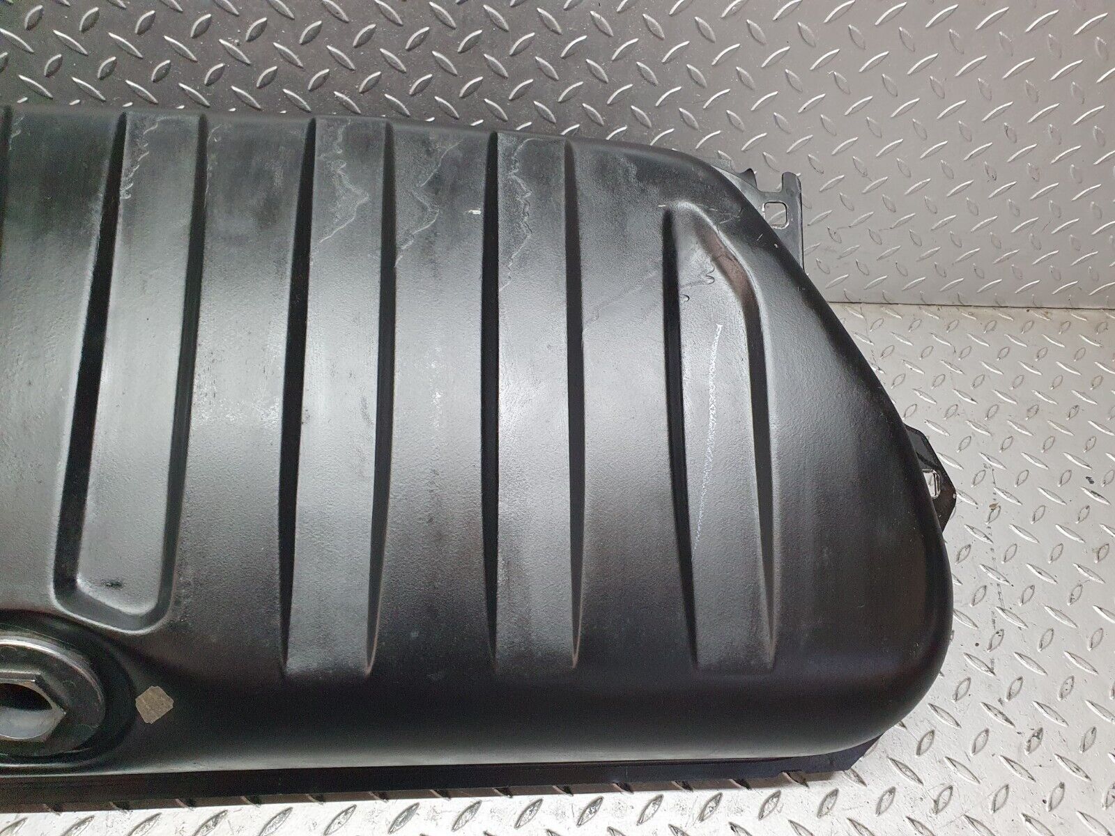 41732 Mercedes-Benz W124 200E Fuel Tank 2014710521