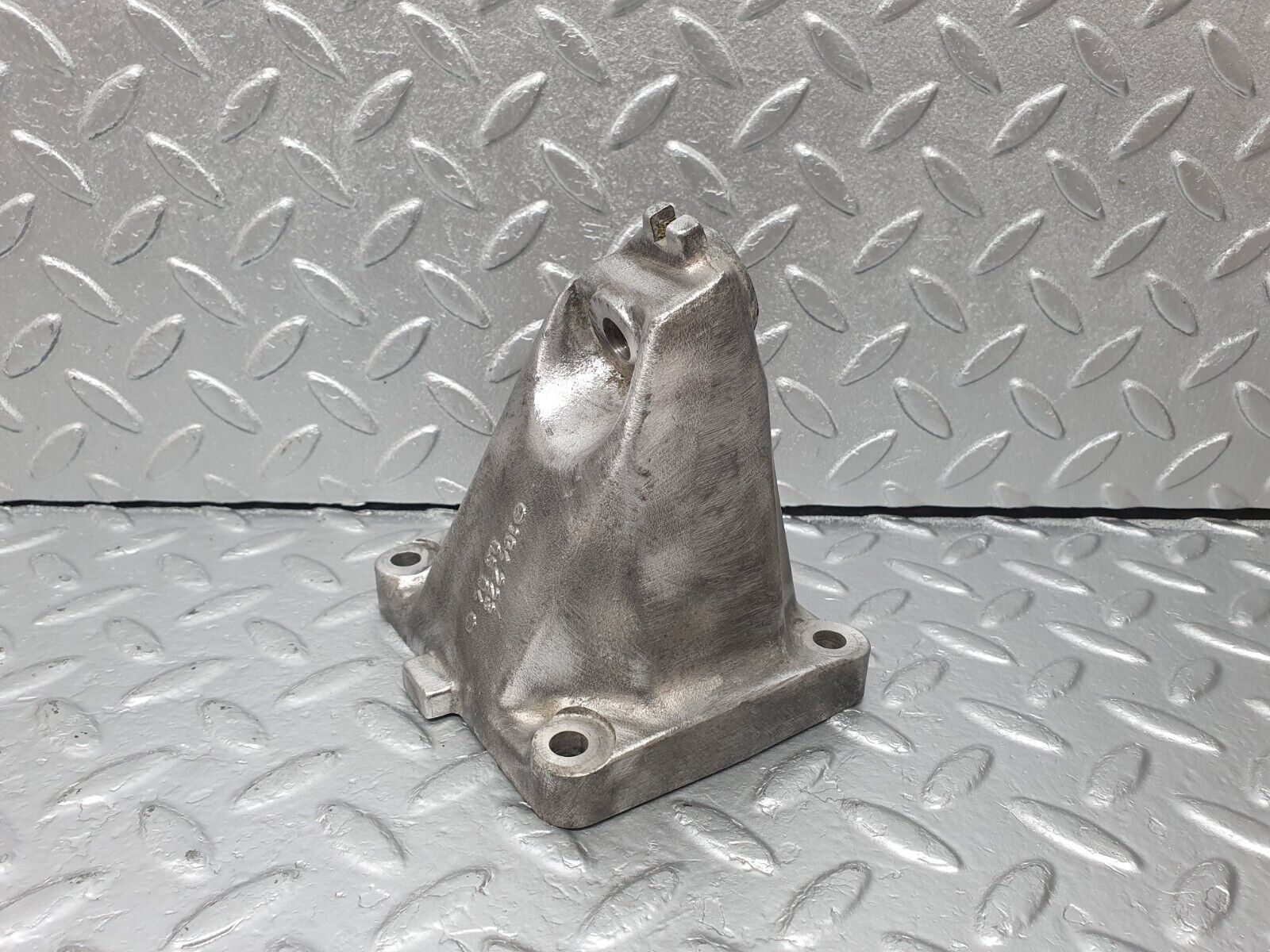 42307 Mercedes-Benz R129 320SL Coupe Engine Mount Bracket Right 1042230504