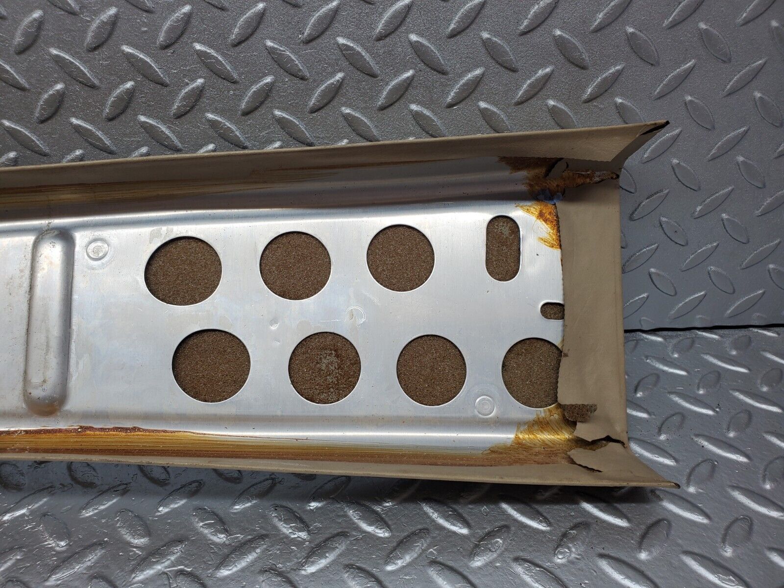 45765 Mercedes-Benz W126 420SE B Pillar Cover Right Side Beige 1246920222