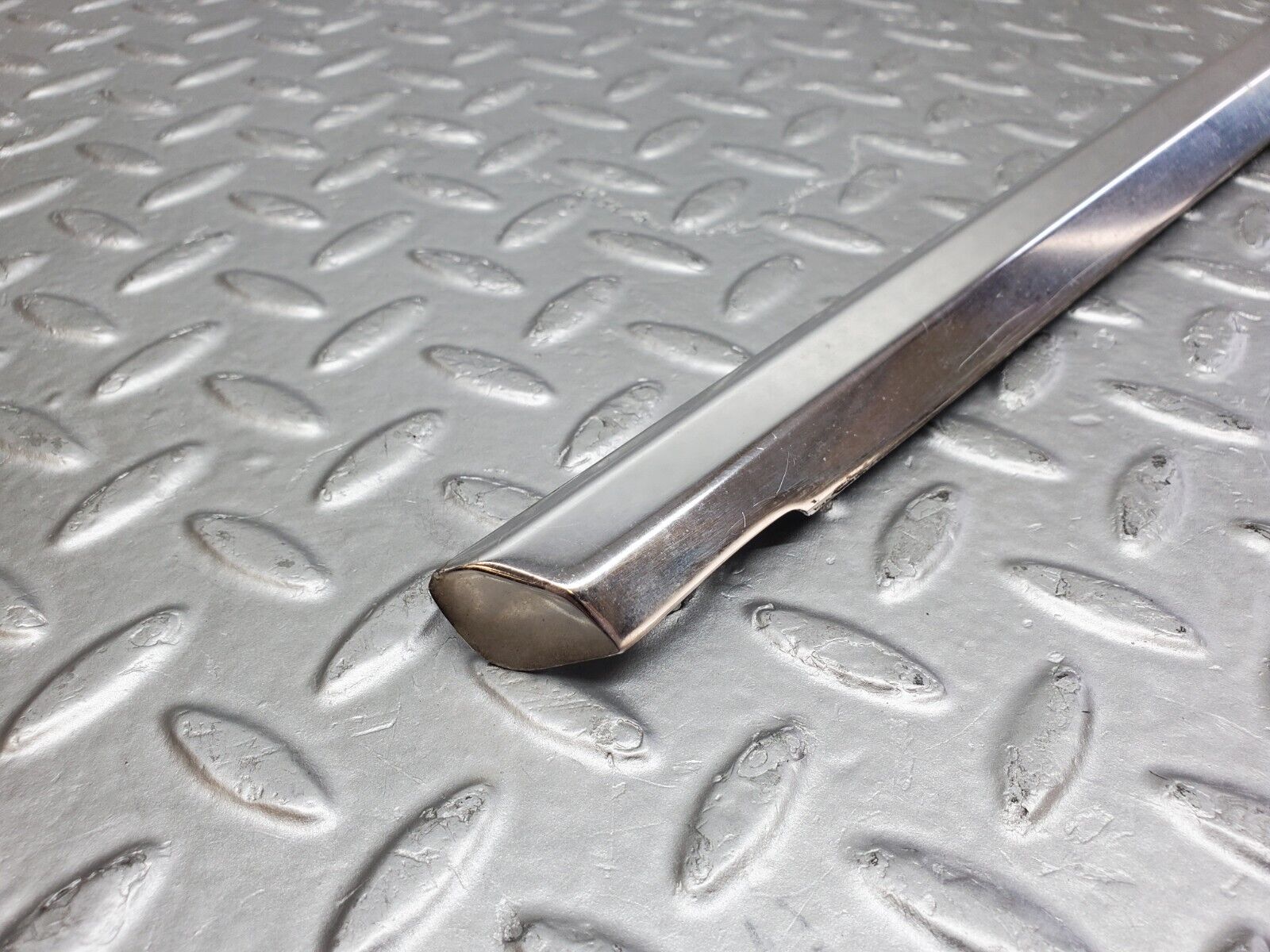 45811 Mercedes-Benz W126 420SE Rear Left Door Chrome Moulding Trim