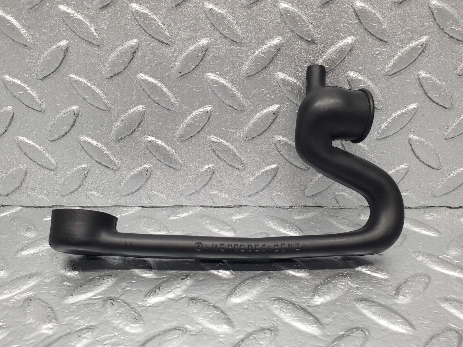 46427 Mercedes-Benz C123 280CE Coupe Crankcase Breather Hose Pipe 1100942482