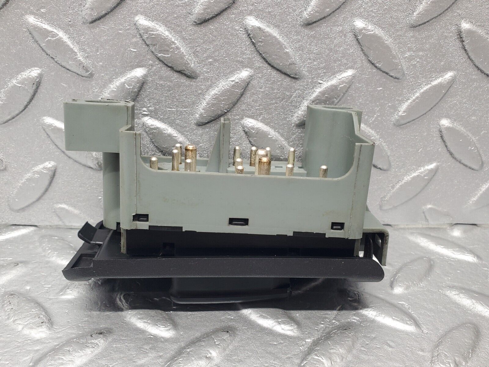 46053 Mercedes-Benz W126 420SE Front Right Seat Adjust Switch 0038202810