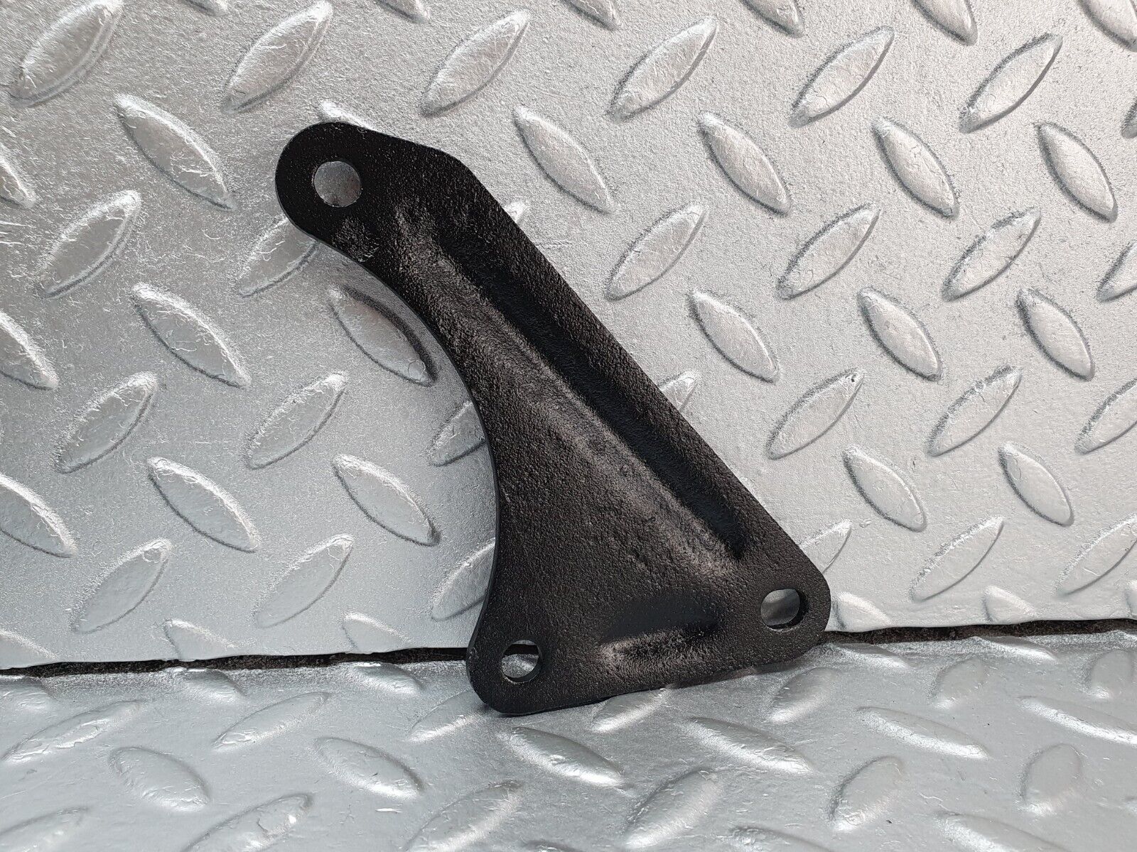 43723 Mercedes-Benz C126 380SEC Coupe Air Condition Compressor Mount Bracket