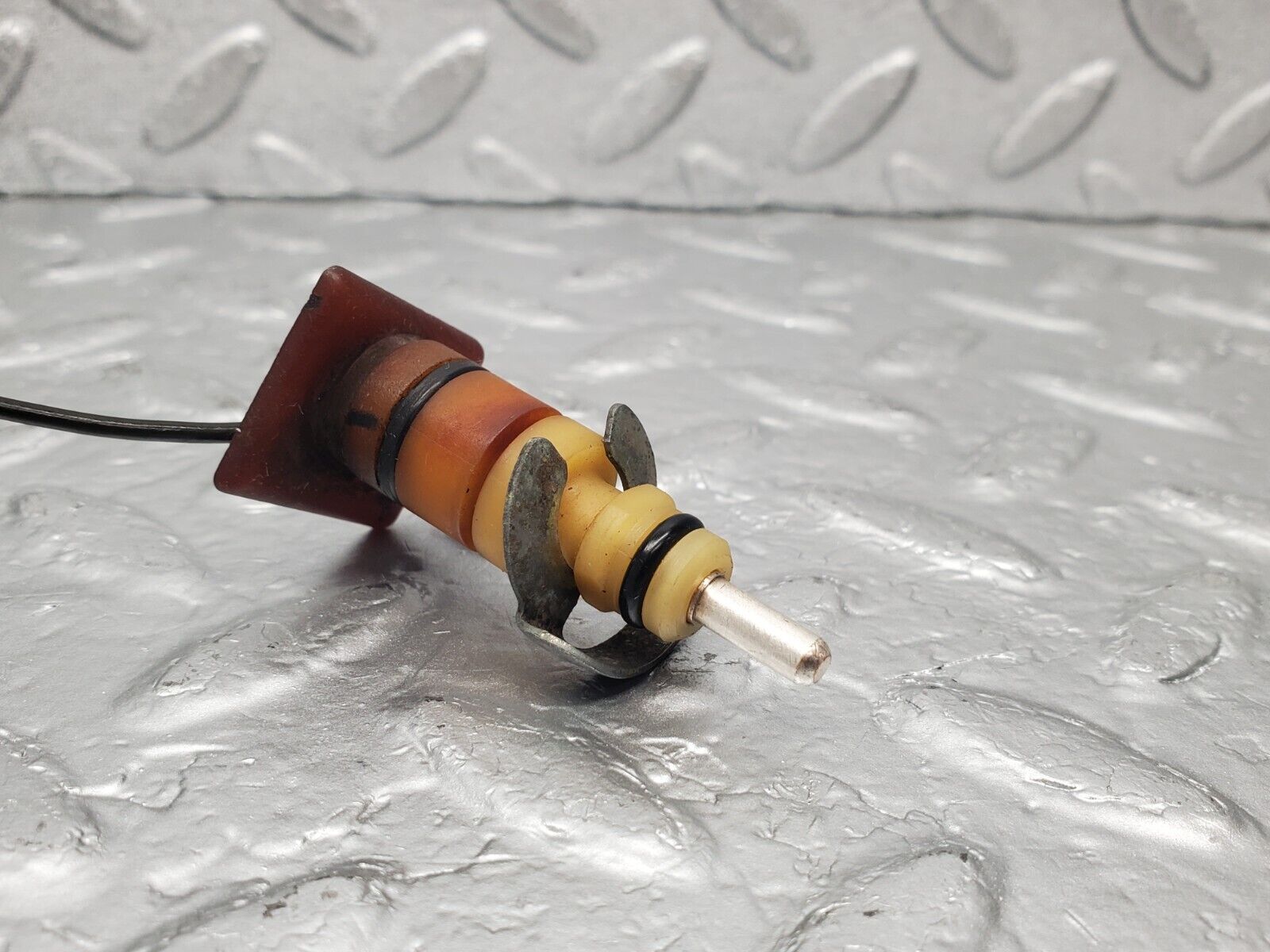 46276 Mercedes-Benz W126 420SE Oil Level Sensor Hella 1265420817