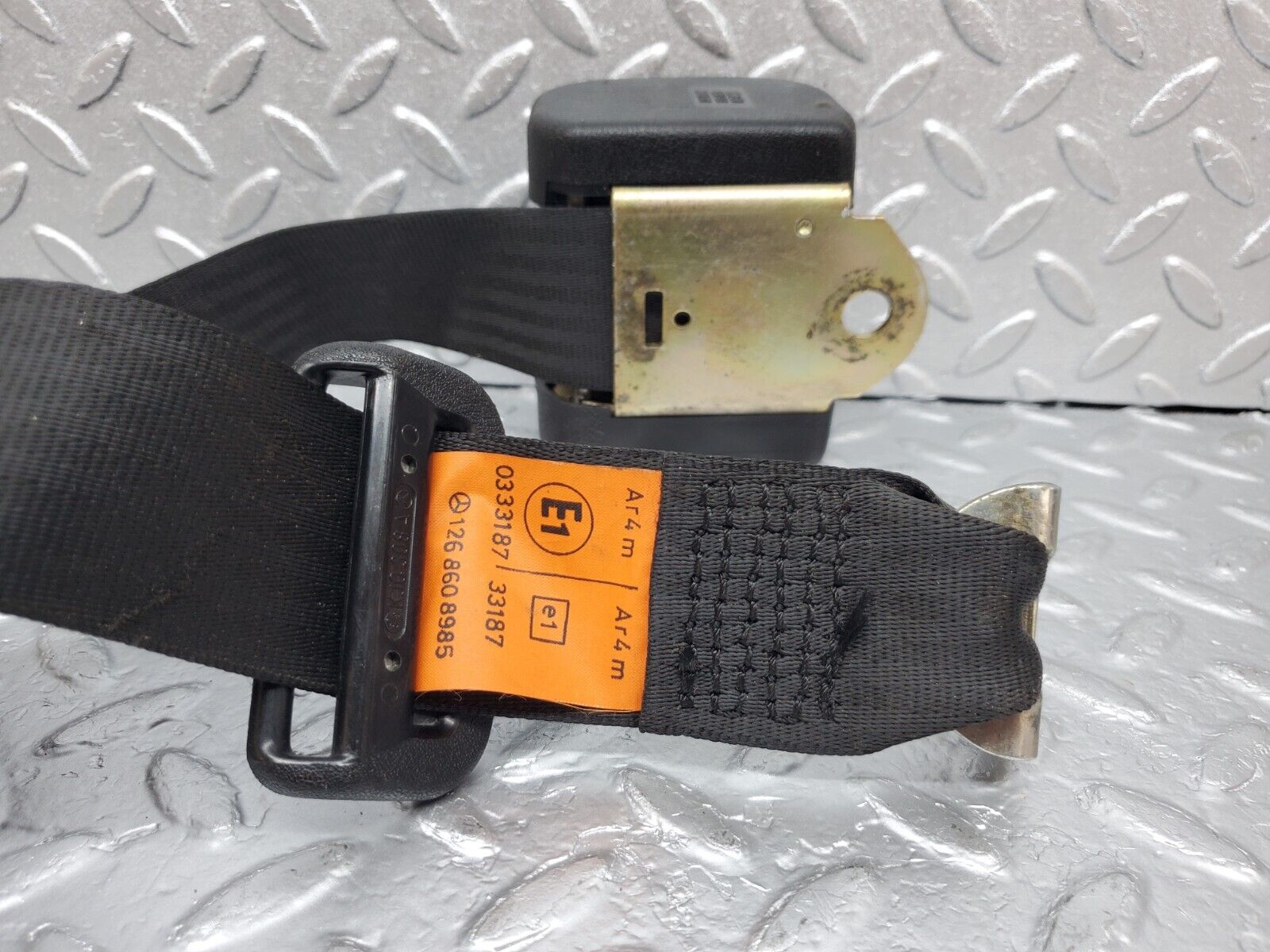 44521 Mercedes-Benz W123 280E Rear Seat Belt Set With Buckles 1268608985 1238603986 1238607369