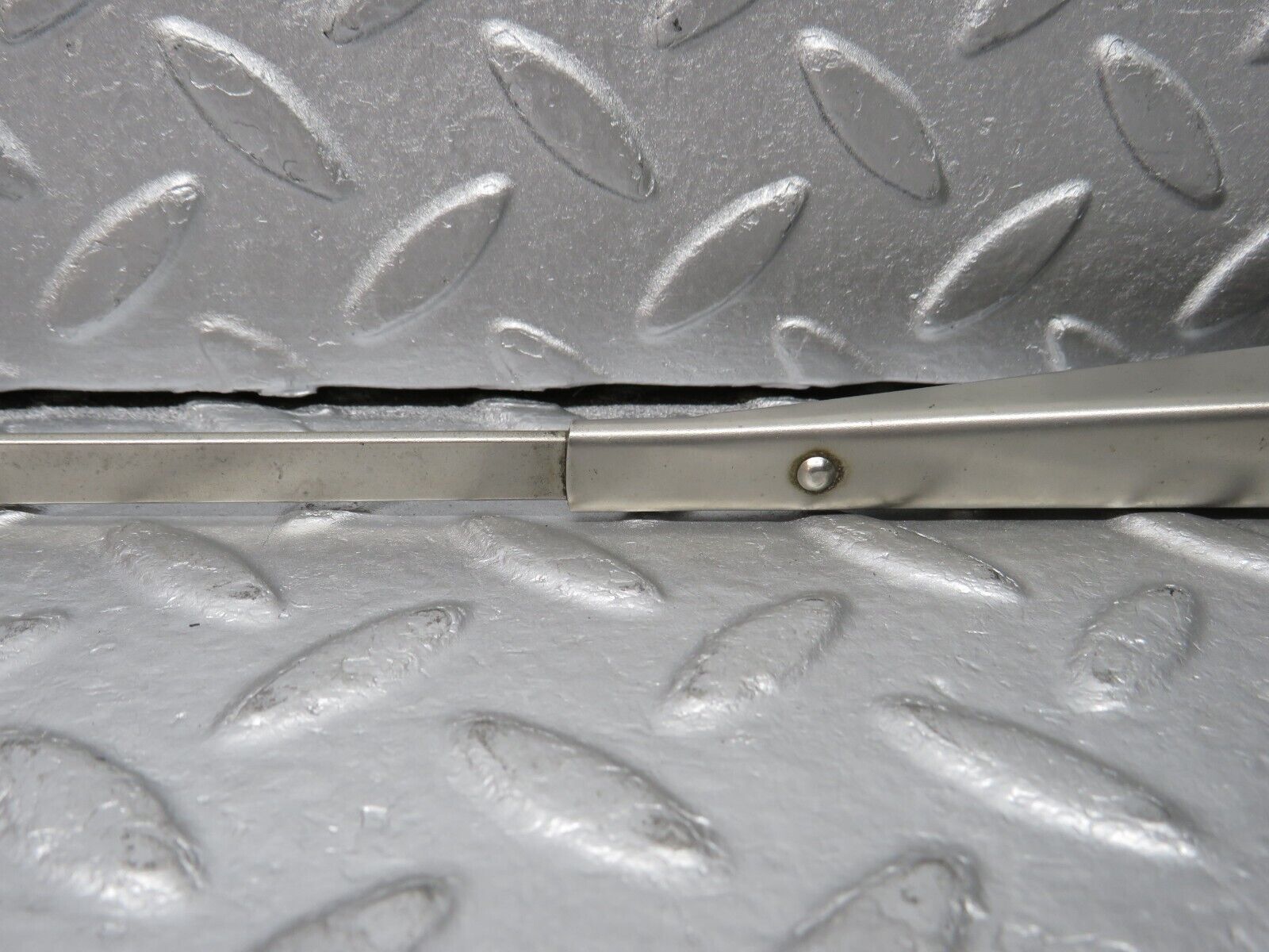 39105 Mercedes-Benz R107 500SL Windscreen Wiper Arm Right Side