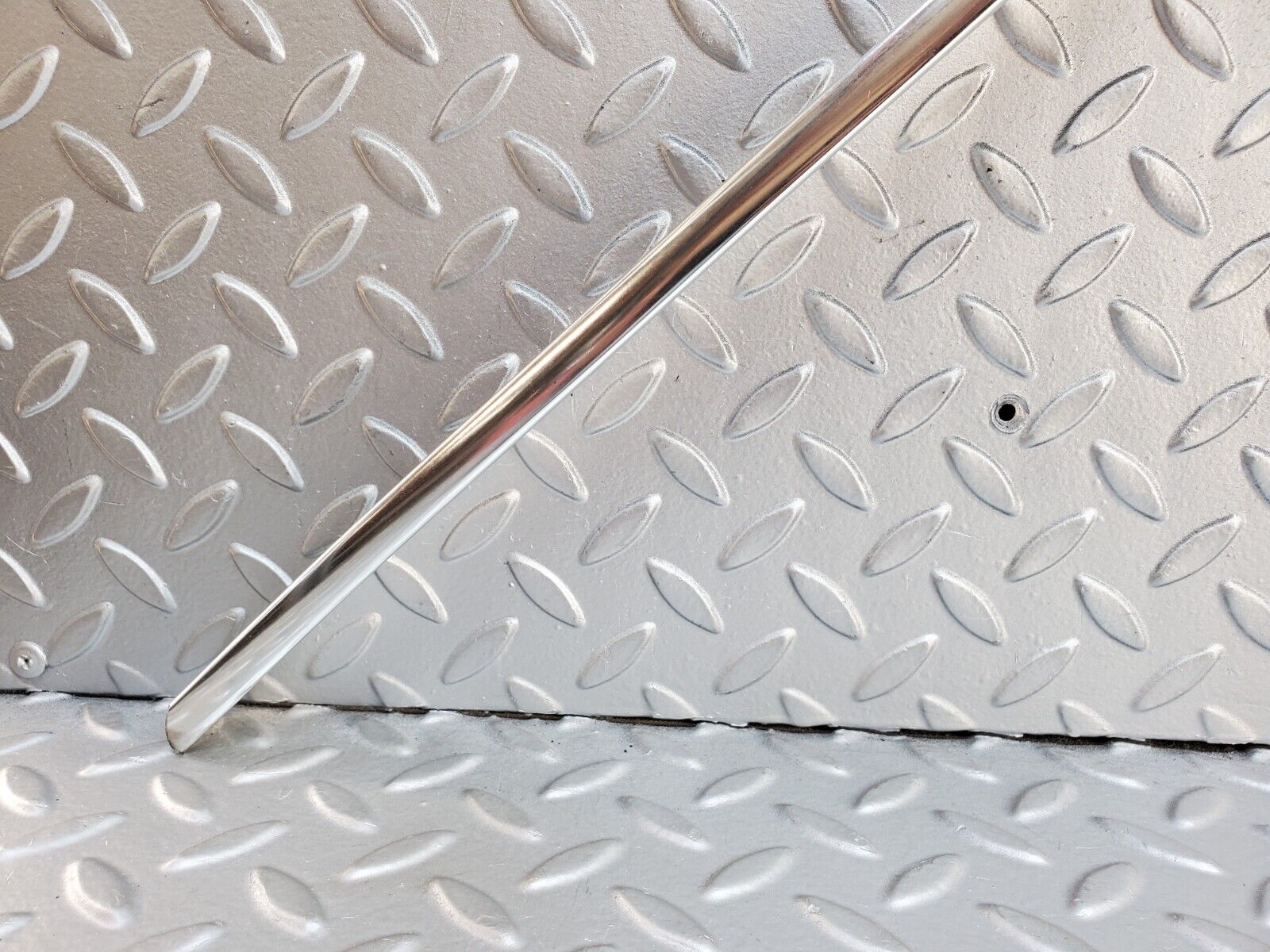 45996 Mercedes-Benz W126 420SE Roof Chrome Trim Left Side