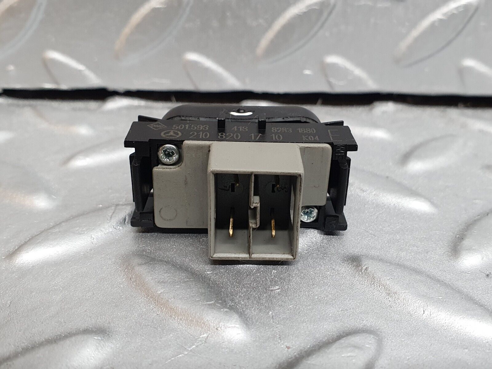 42049 Mercedes-Benz W202 C200 Towing Alarm Switch 2108201710