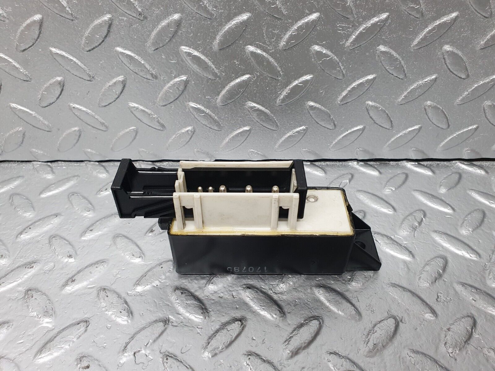 42241 Mercedes-Benz R129 320SL Coupe Windscreen Wiper Relay 0015427919 0175456128