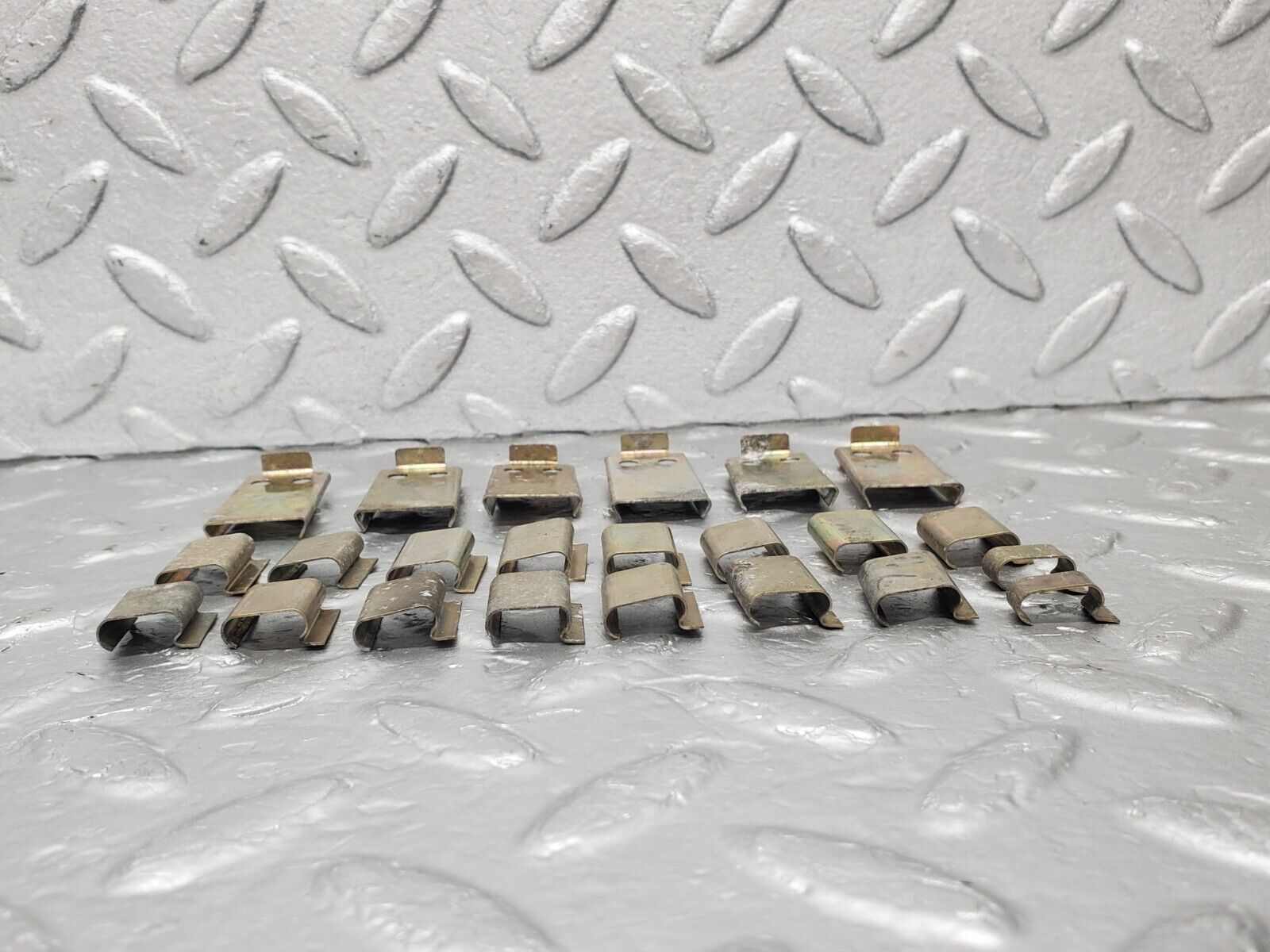 46080 Mercedes-Benz S123 200T Wagon Heater Box Blower Housing Clips