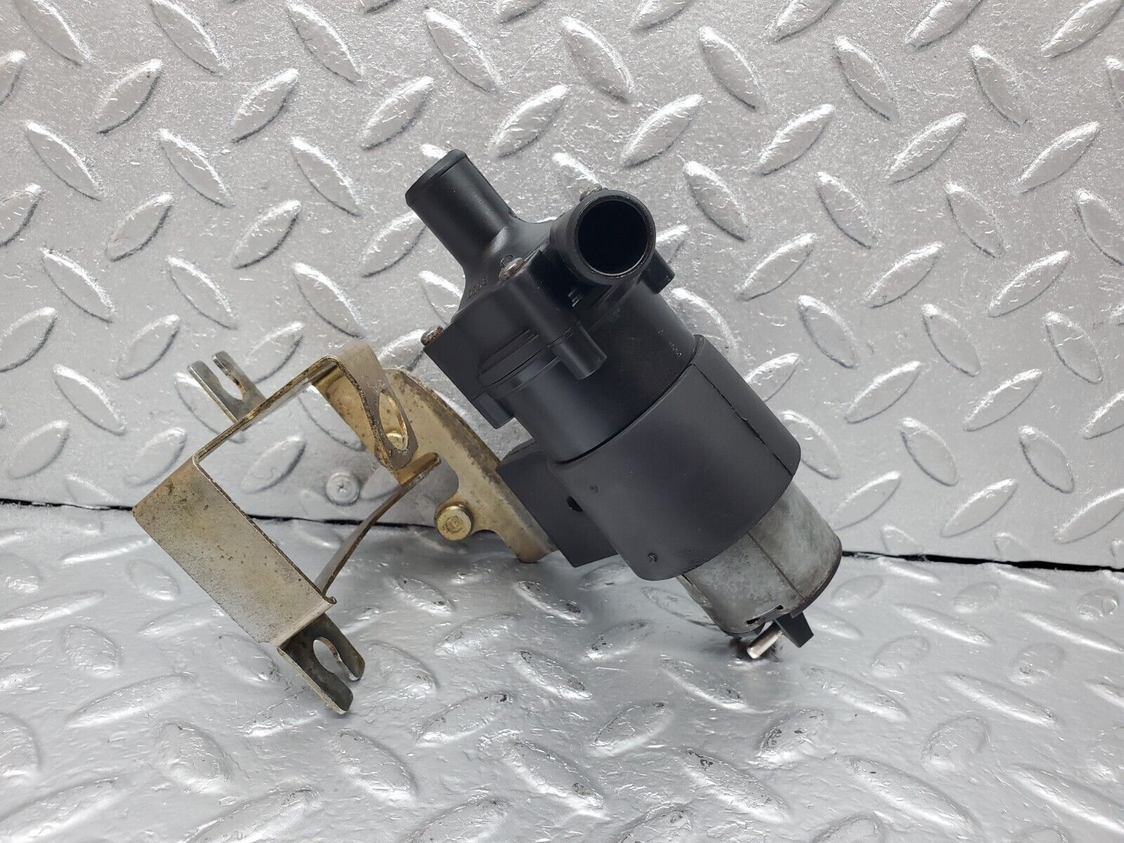 45091 Mercedes-Benz R129 300SL Coupe Heating Water Pump Bosch 0392020026